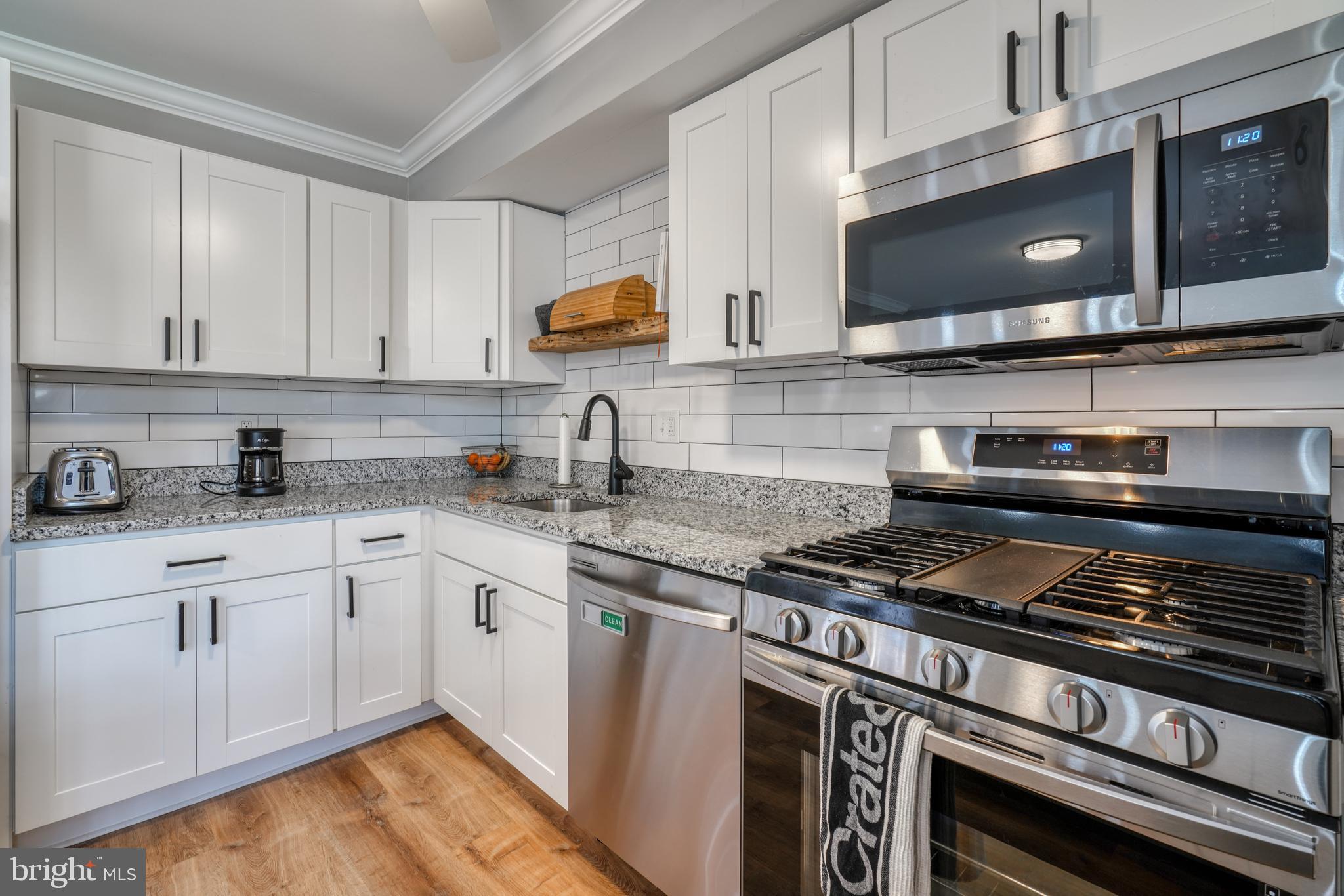 HOMELAND SOUTHWAY - Residential