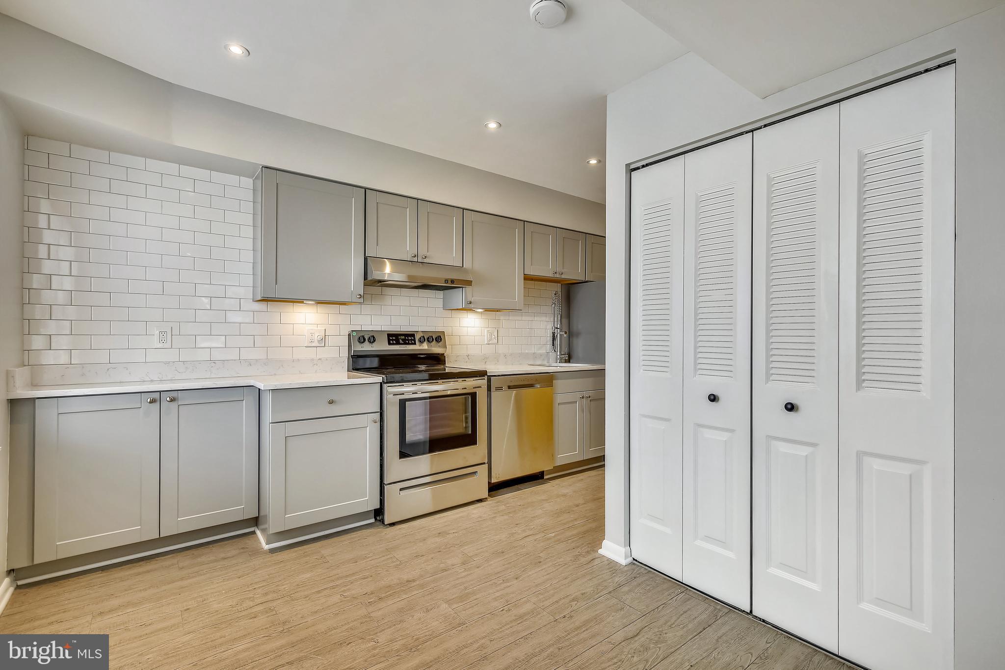 1820 BARTON STREET N