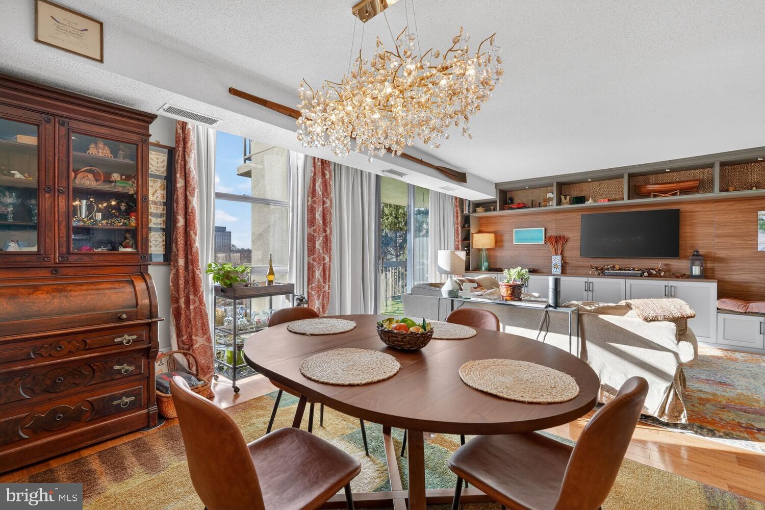 1016 S WAYNE STREET 302