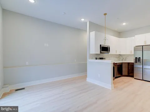 MLS: PAPH2454392