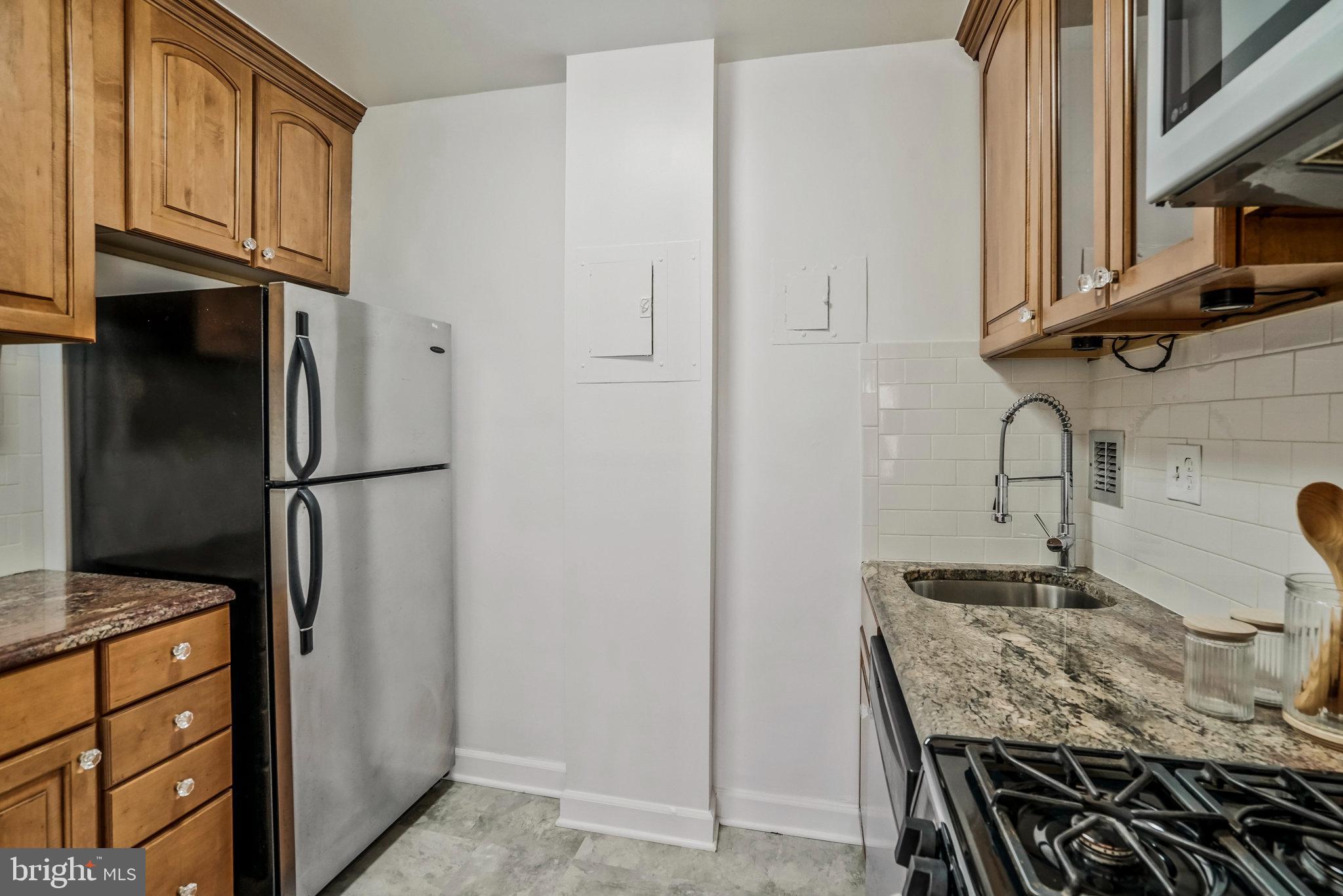 RIVER PLACE WEST - Residential Lease