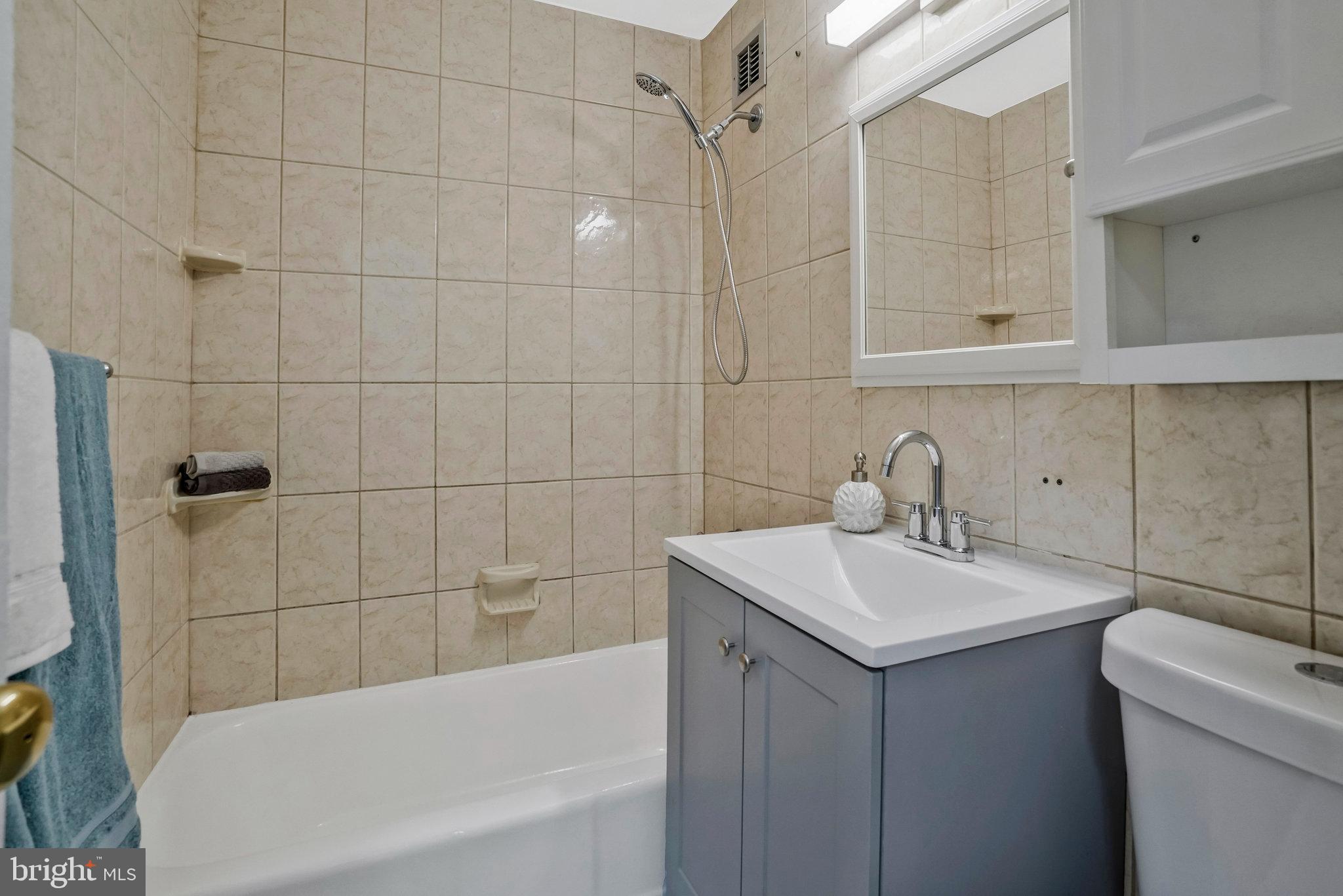 RIVER PLACE WEST - Residential Lease