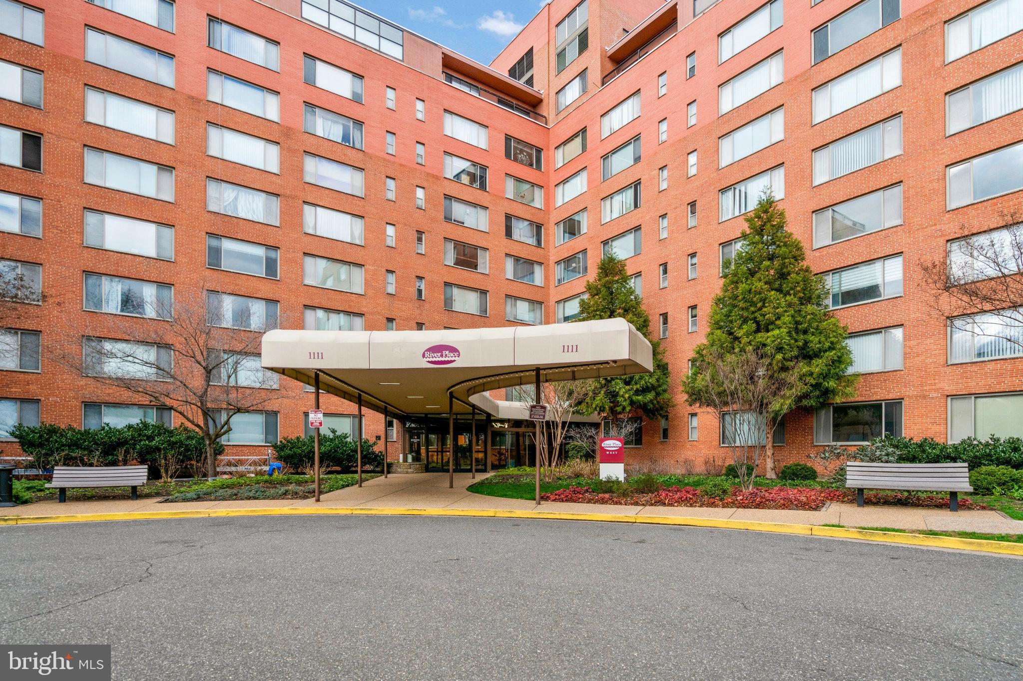 RIVER PLACE WEST - Residential Lease