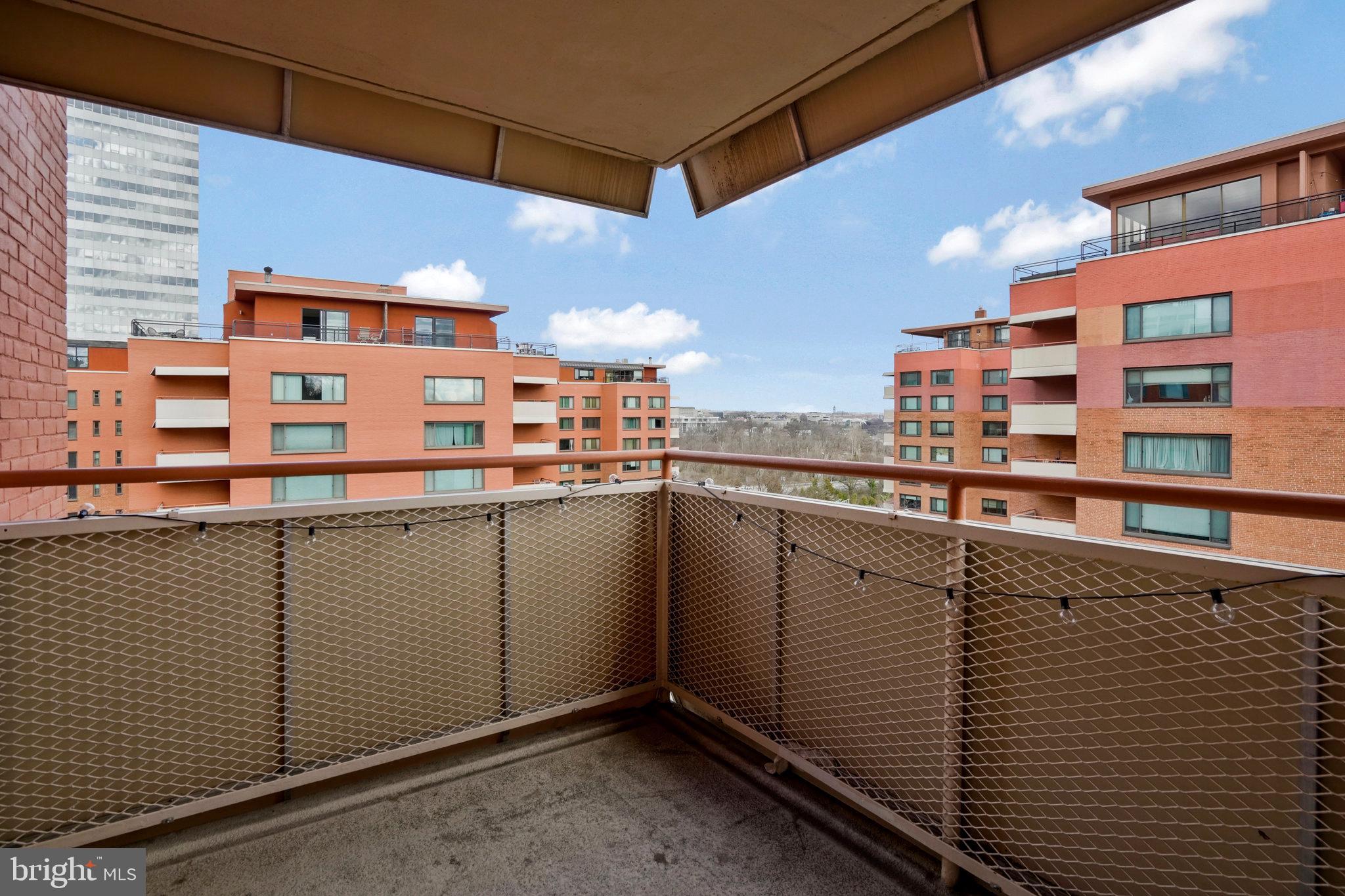 RIVER PLACE WEST - Residential Lease