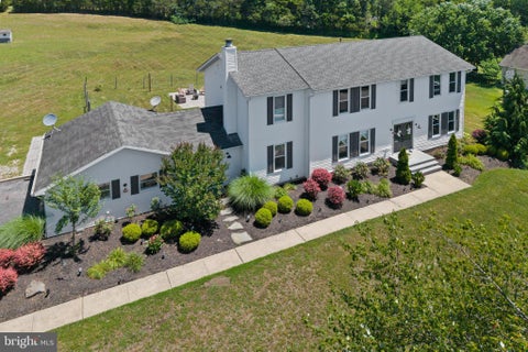 Photo of 192 Yorkshire Terrace, WRIGHTSTOWN, NJ 08562 (MLS # NJBL2114894)