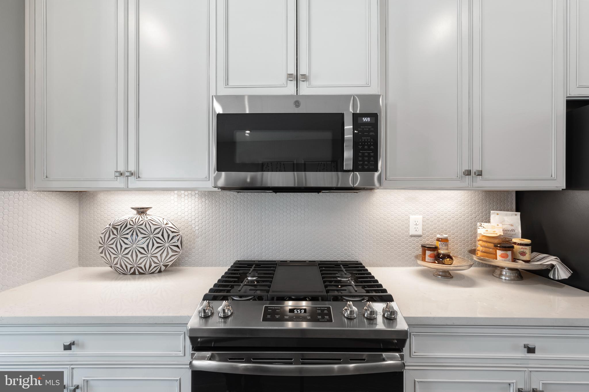 LAKE LINGANORE - Residential