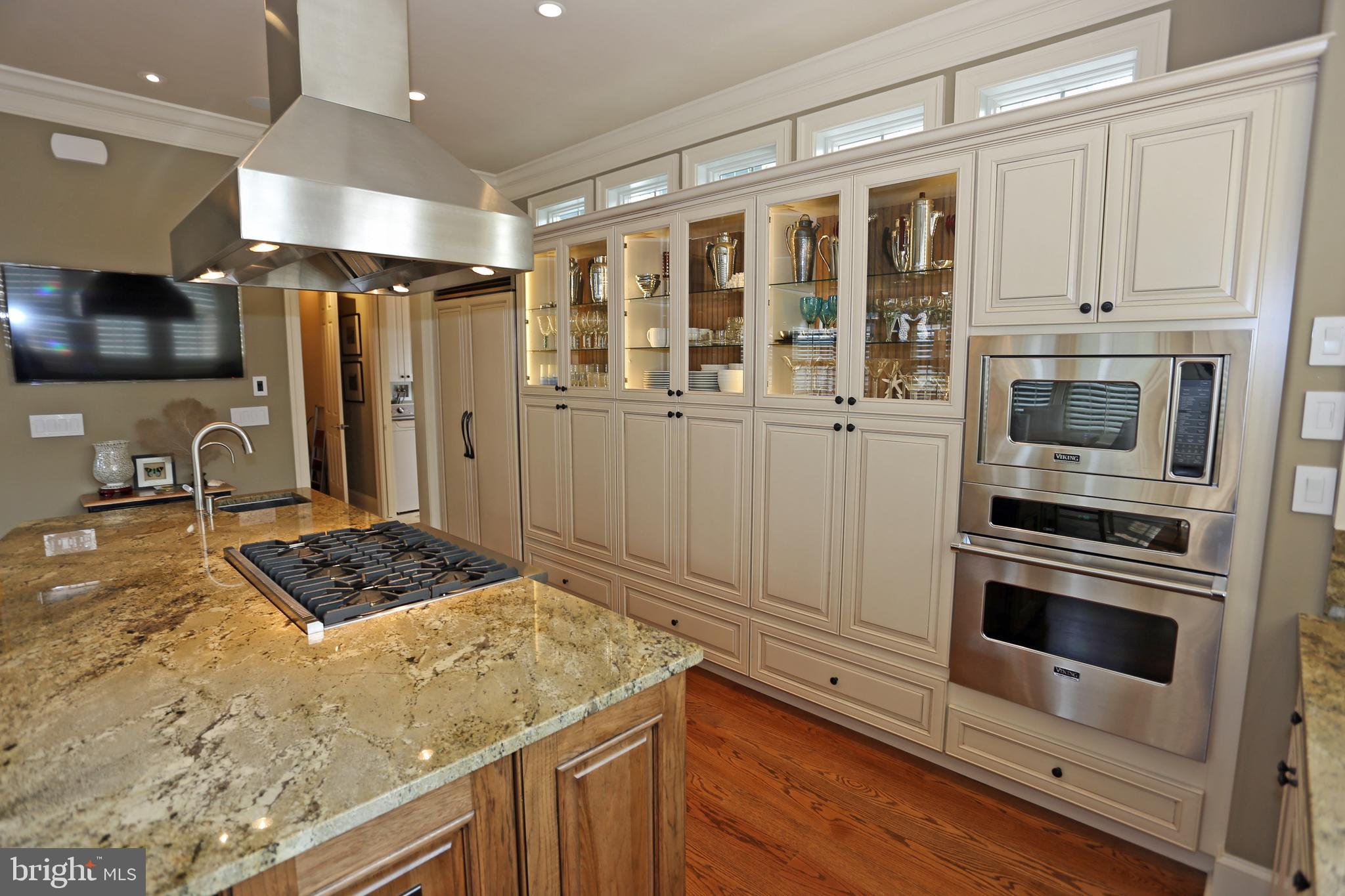 COUNTRY CLUB ESTATES - Residential