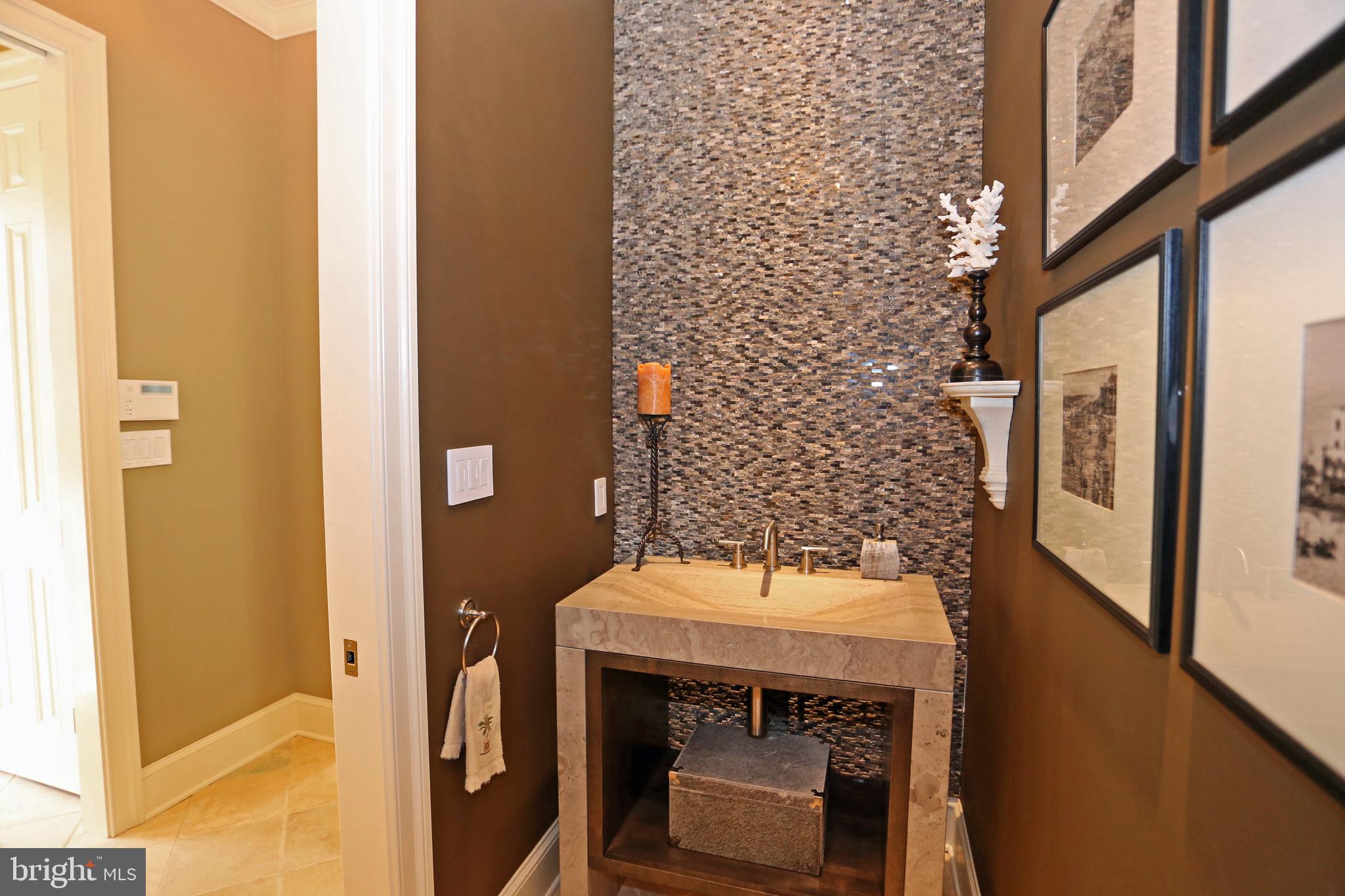 COUNTRY CLUB ESTATES - Residential