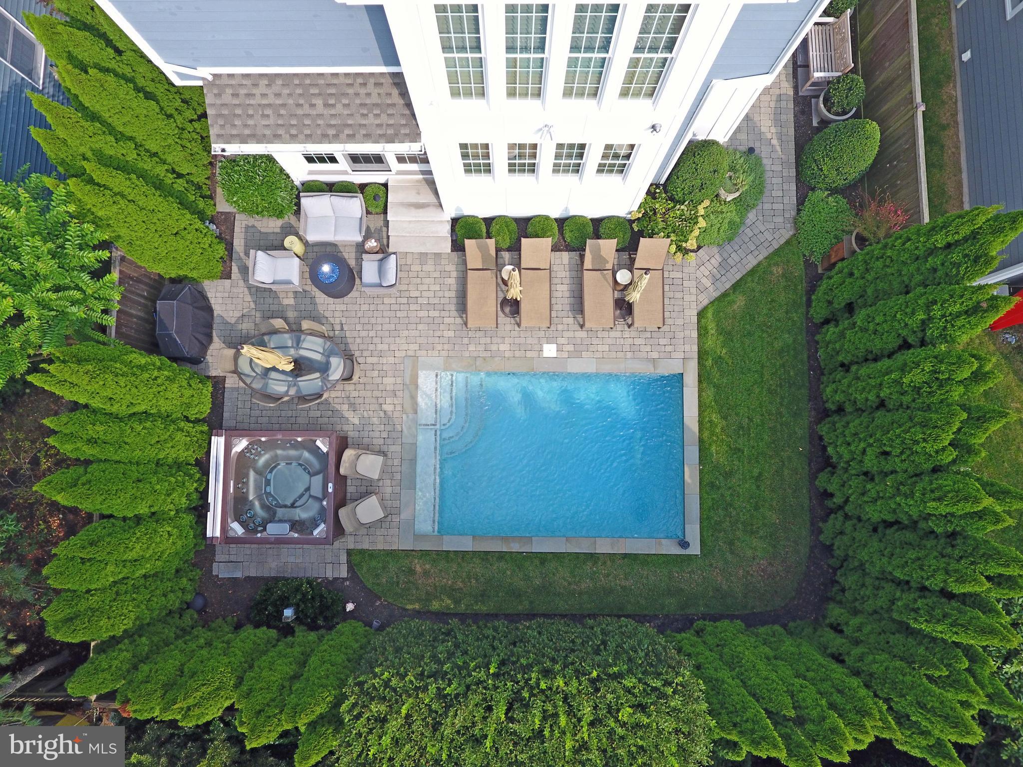 COUNTRY CLUB ESTATES - Residential