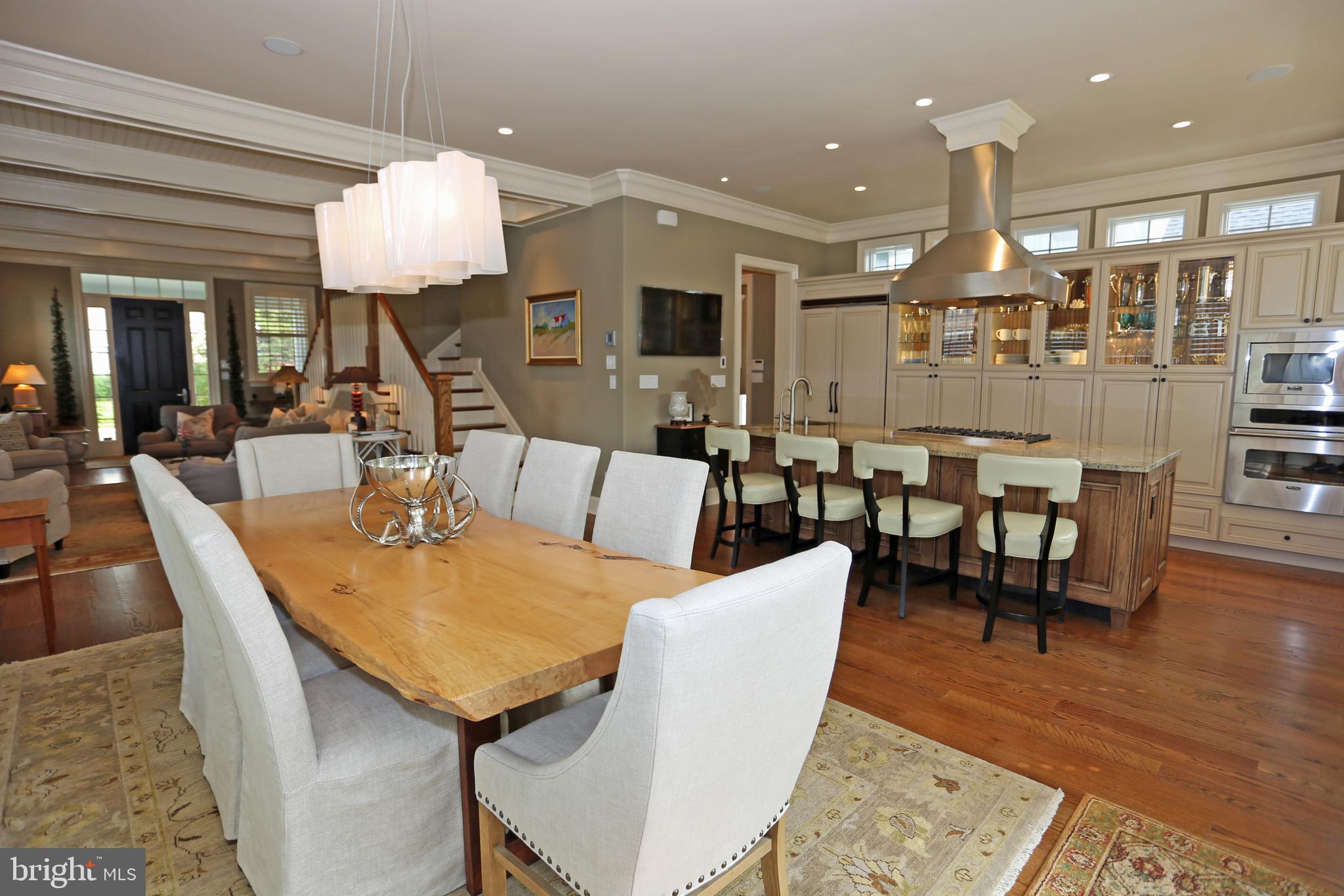 COUNTRY CLUB ESTATES - Residential