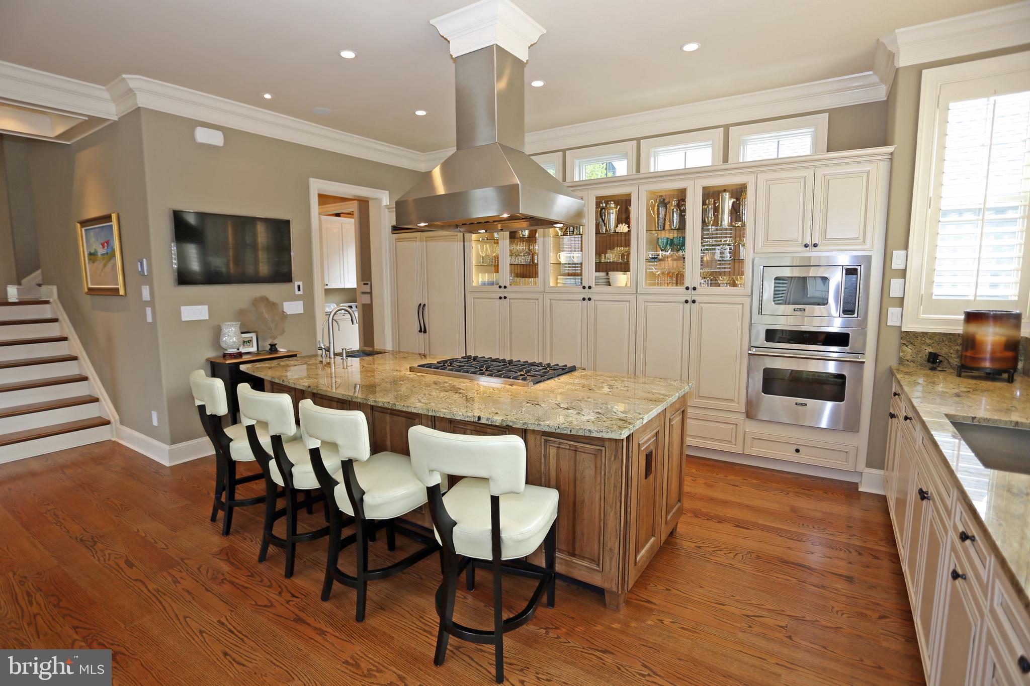 COUNTRY CLUB ESTATES - Residential