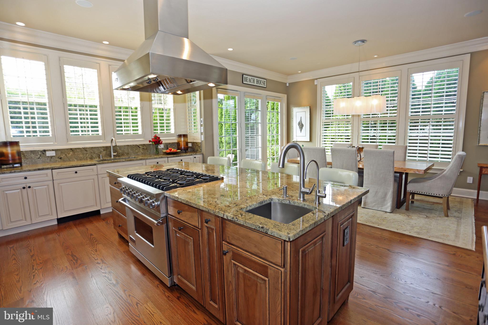 COUNTRY CLUB ESTATES - Residential