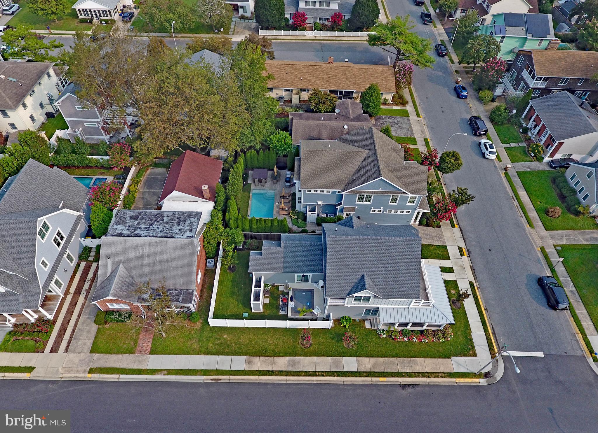 COUNTRY CLUB ESTATES - Residential