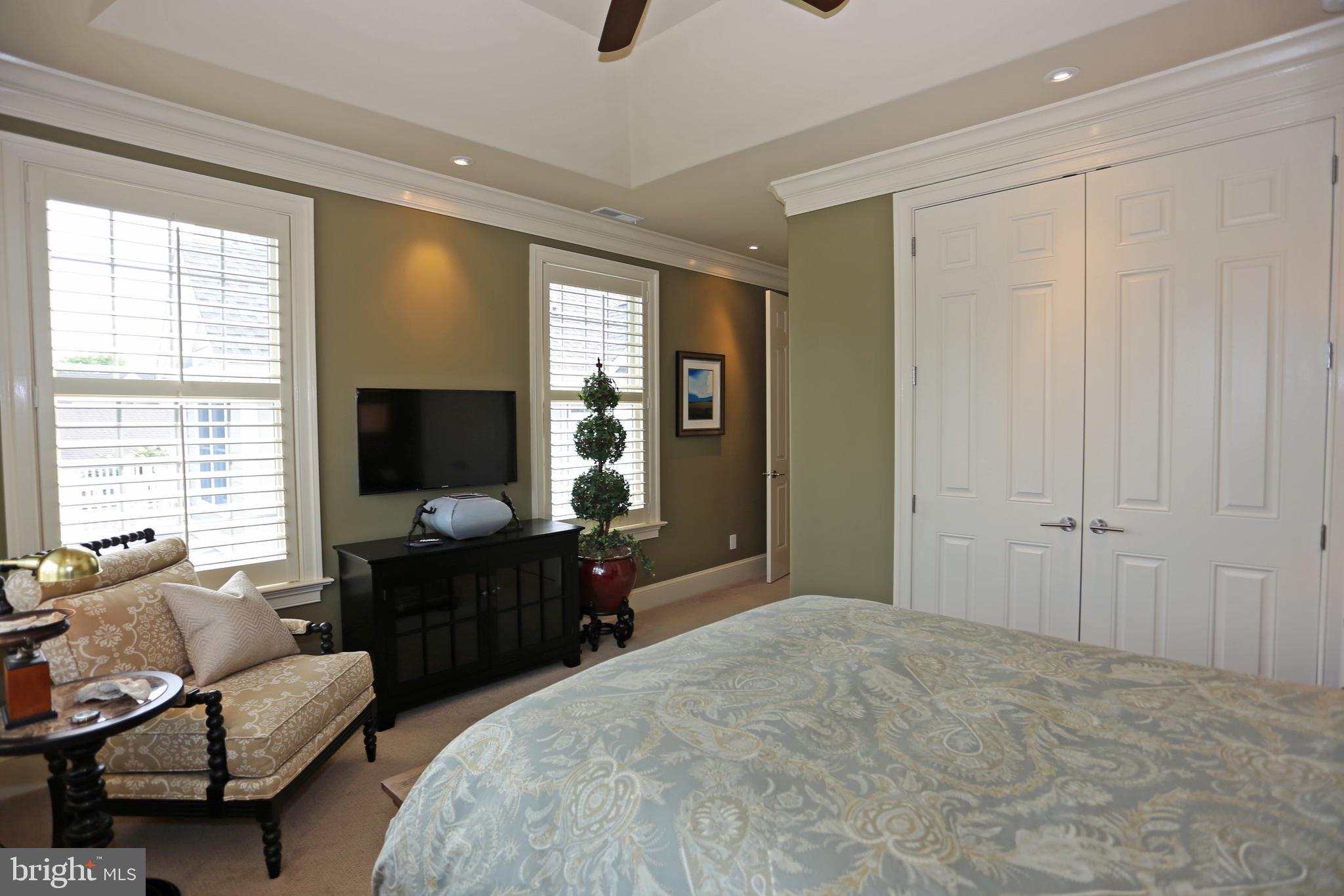 COUNTRY CLUB ESTATES - Residential