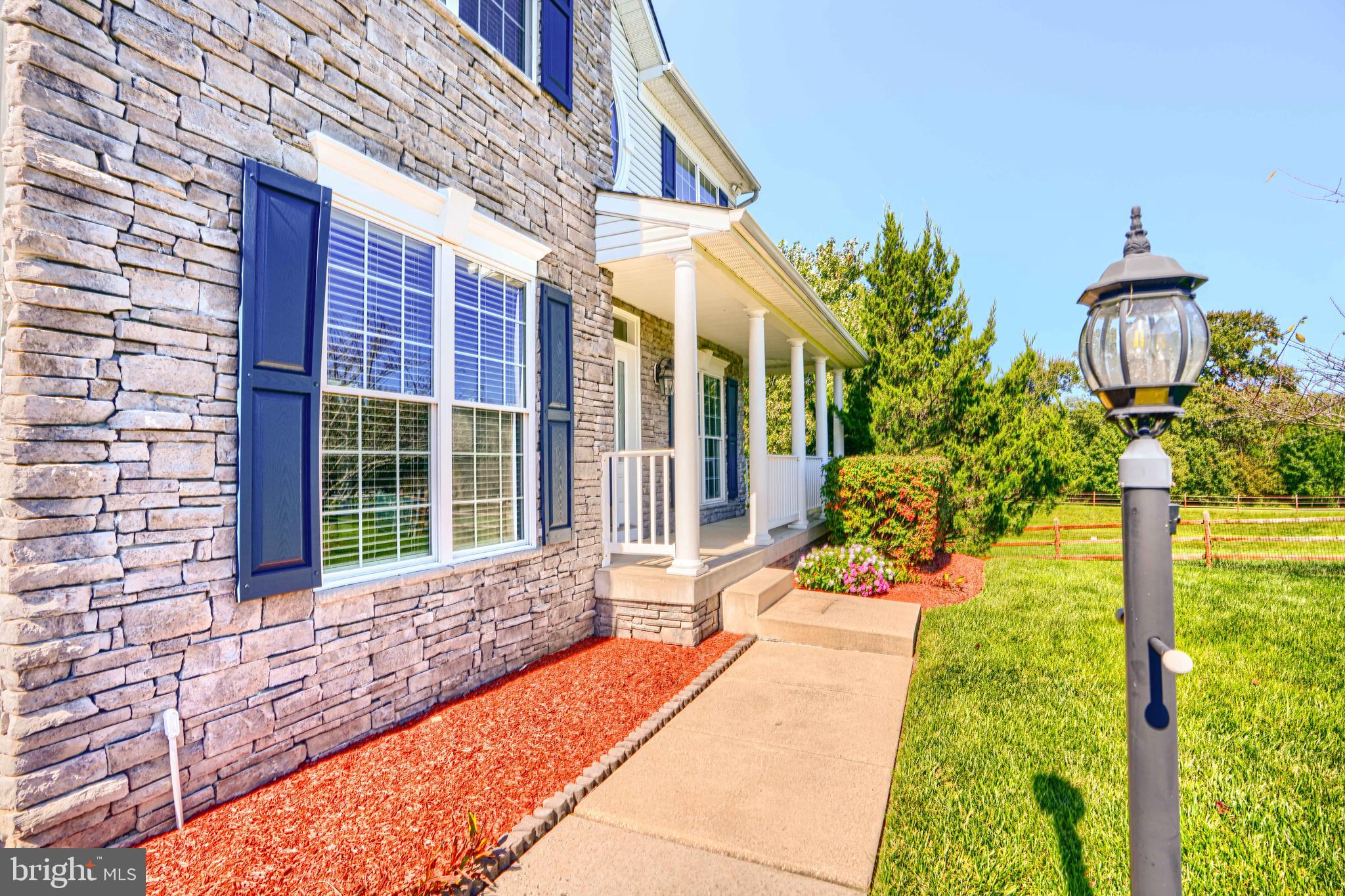 1422 GOOSE POND COURT N