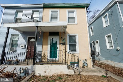 Townhouse For Sale - 51 N 9th Street<br/> DARBY, PA 19023