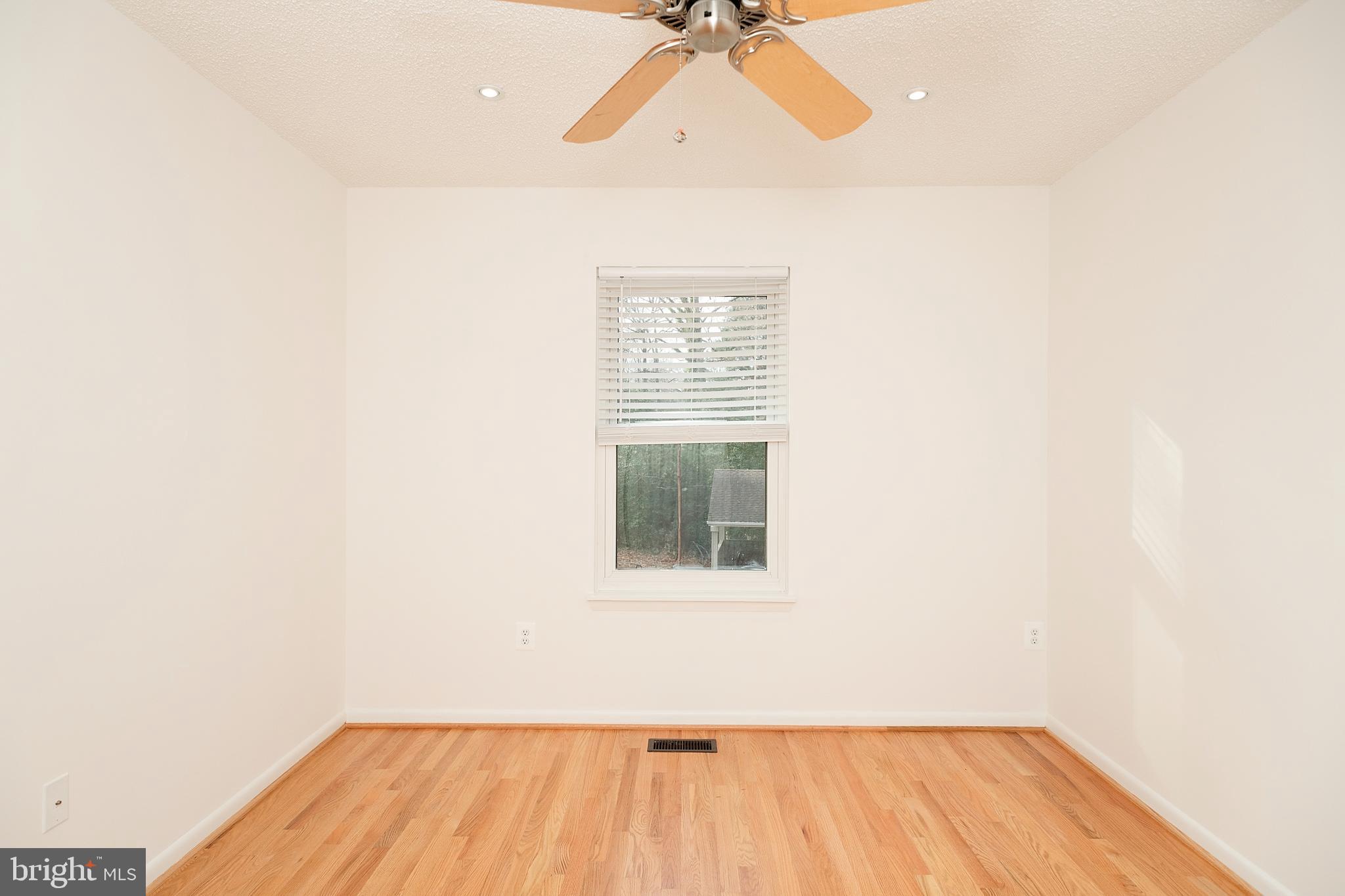 WOODS LANDING - Residential Lease