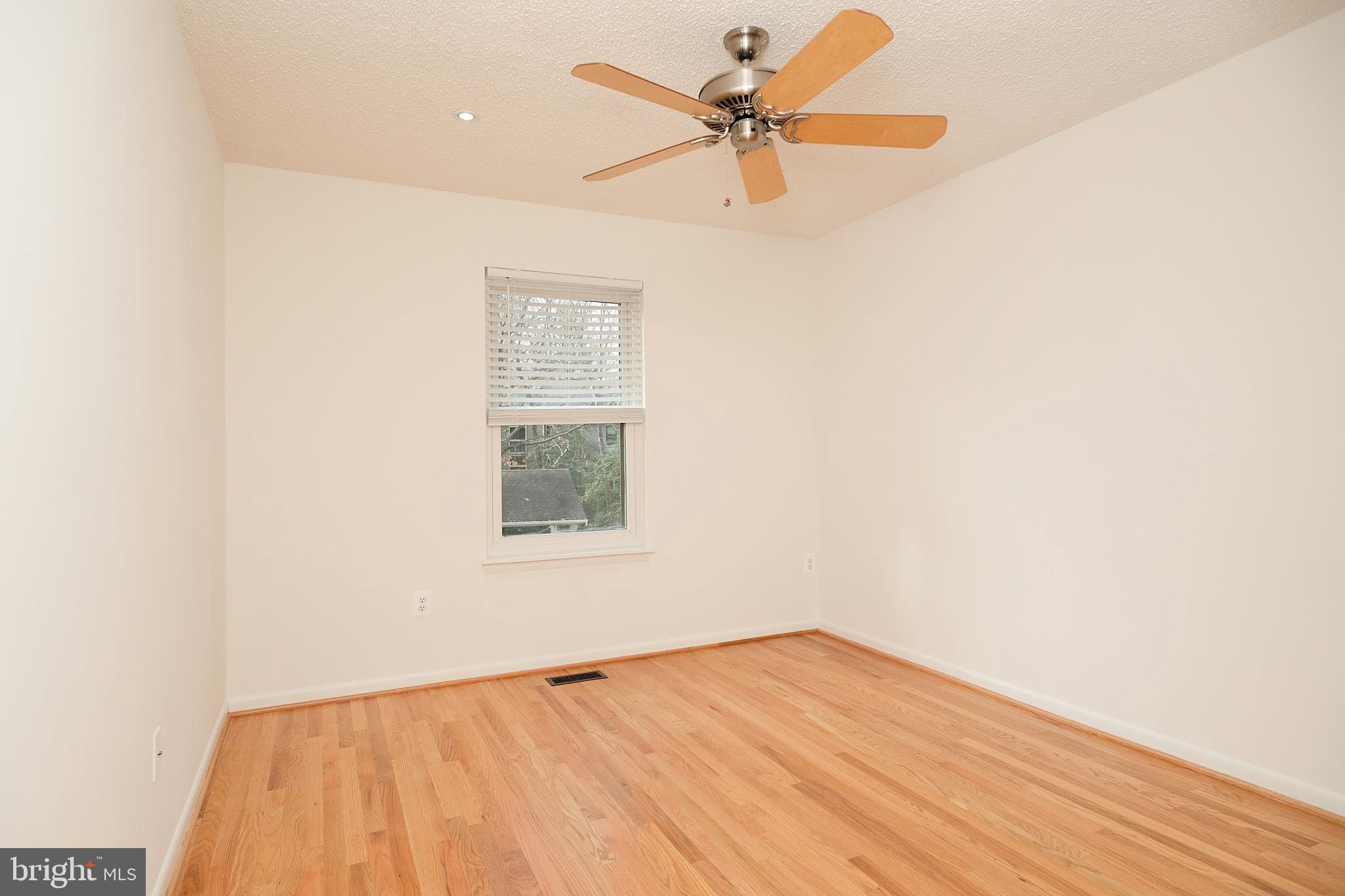 WOODS LANDING - Residential Lease