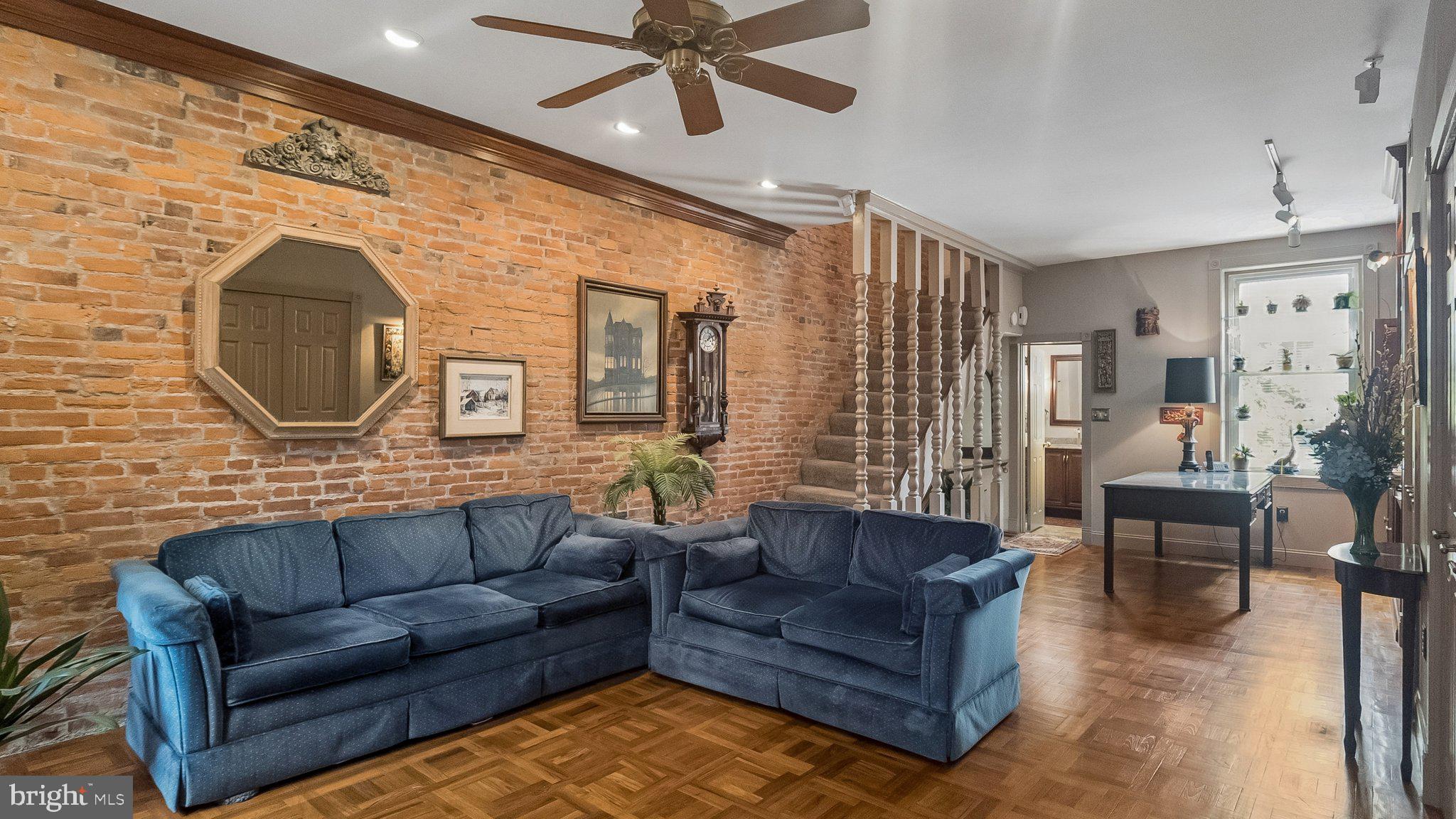 LOGAN SQUARE - Residential