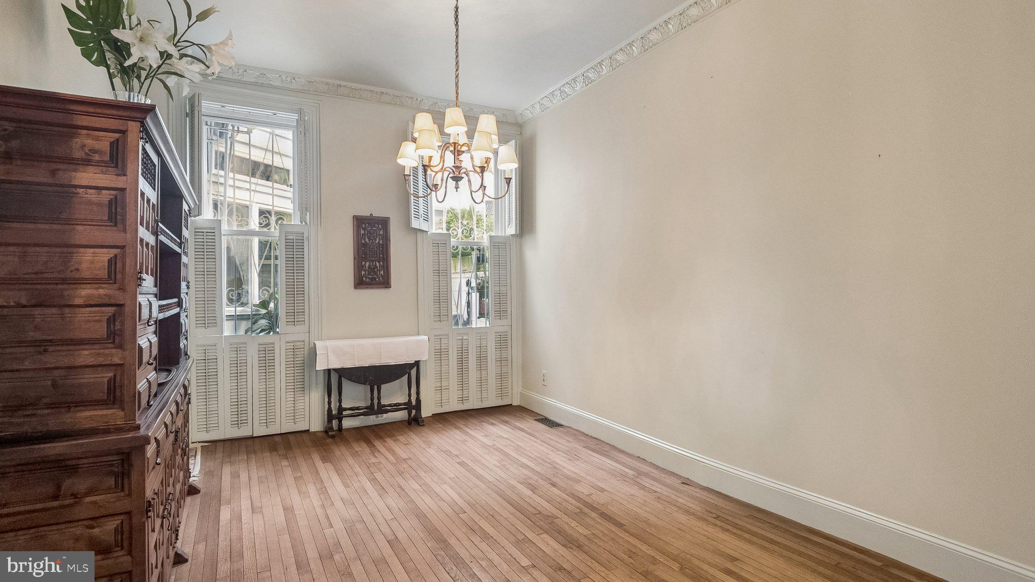 LOGAN SQUARE - Residential