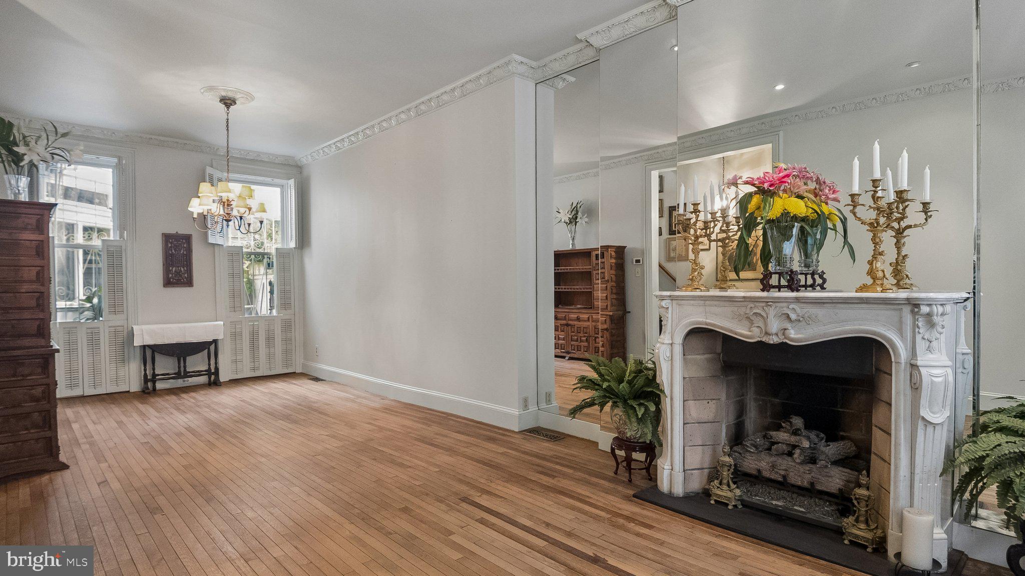 LOGAN SQUARE - Residential