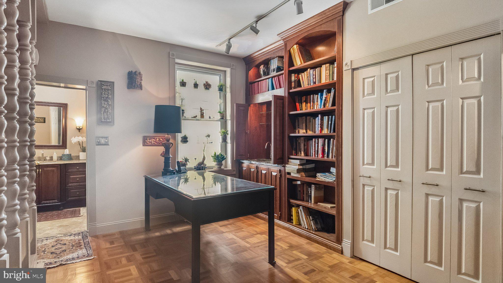 LOGAN SQUARE - Residential