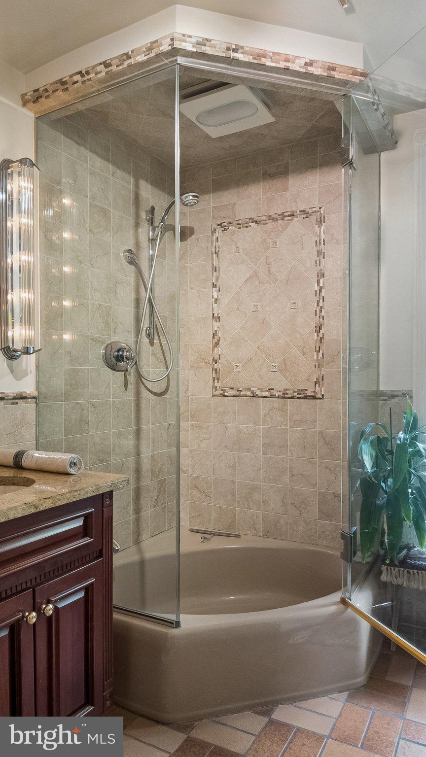 LOGAN SQUARE - Residential