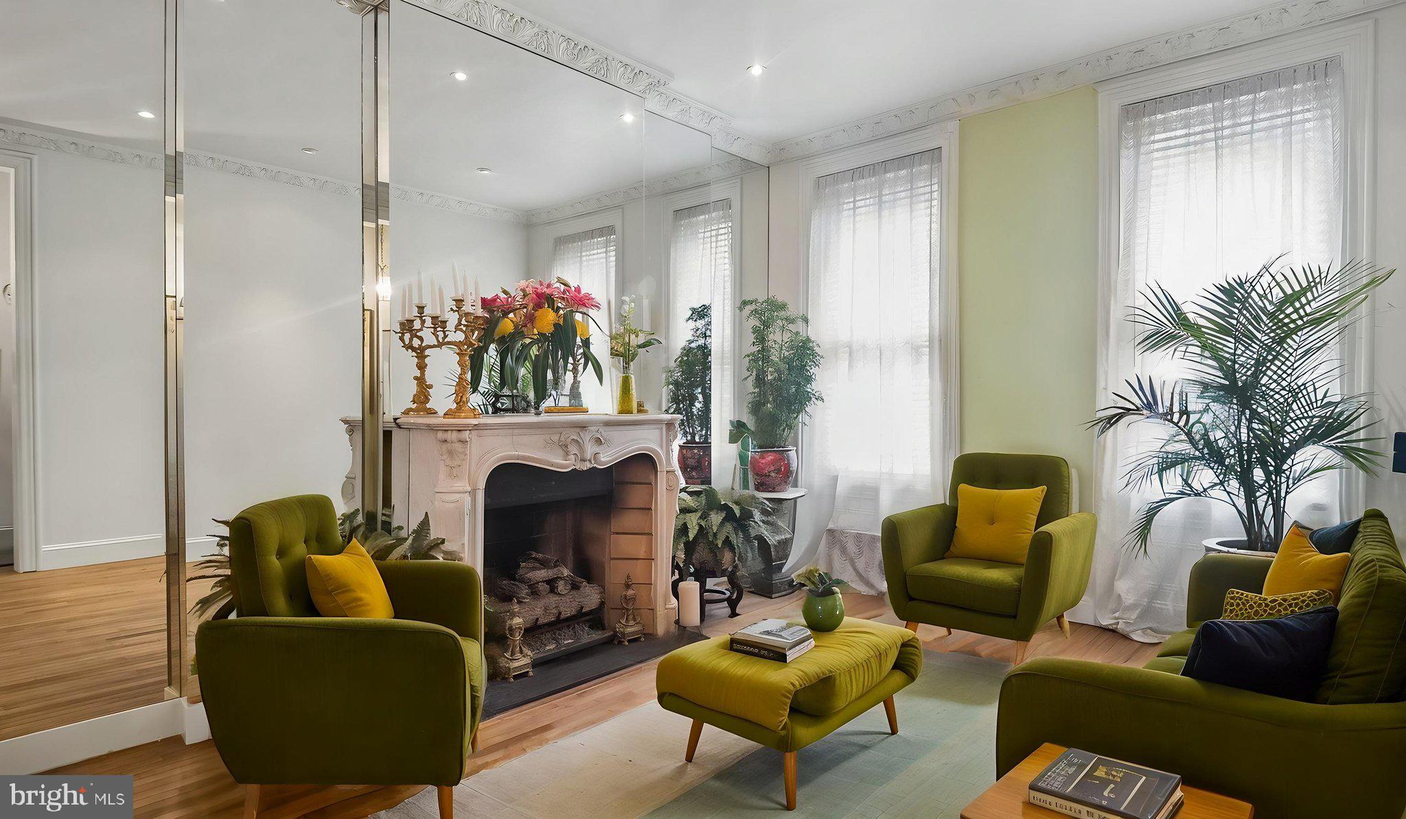 LOGAN SQUARE - Residential