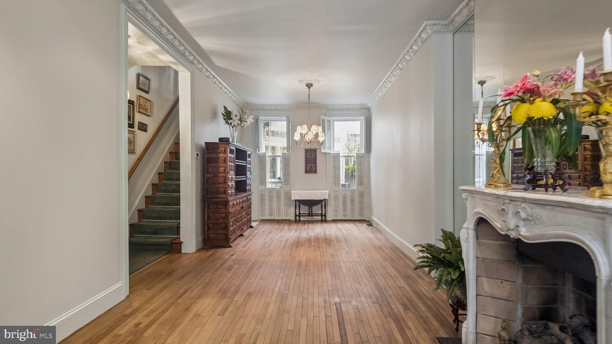 LOGAN SQUARE - Residential