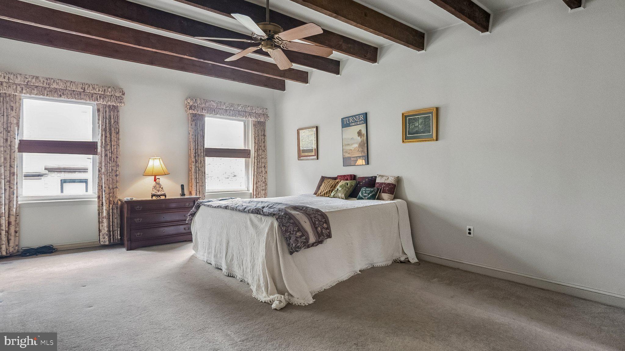 LOGAN SQUARE - Residential