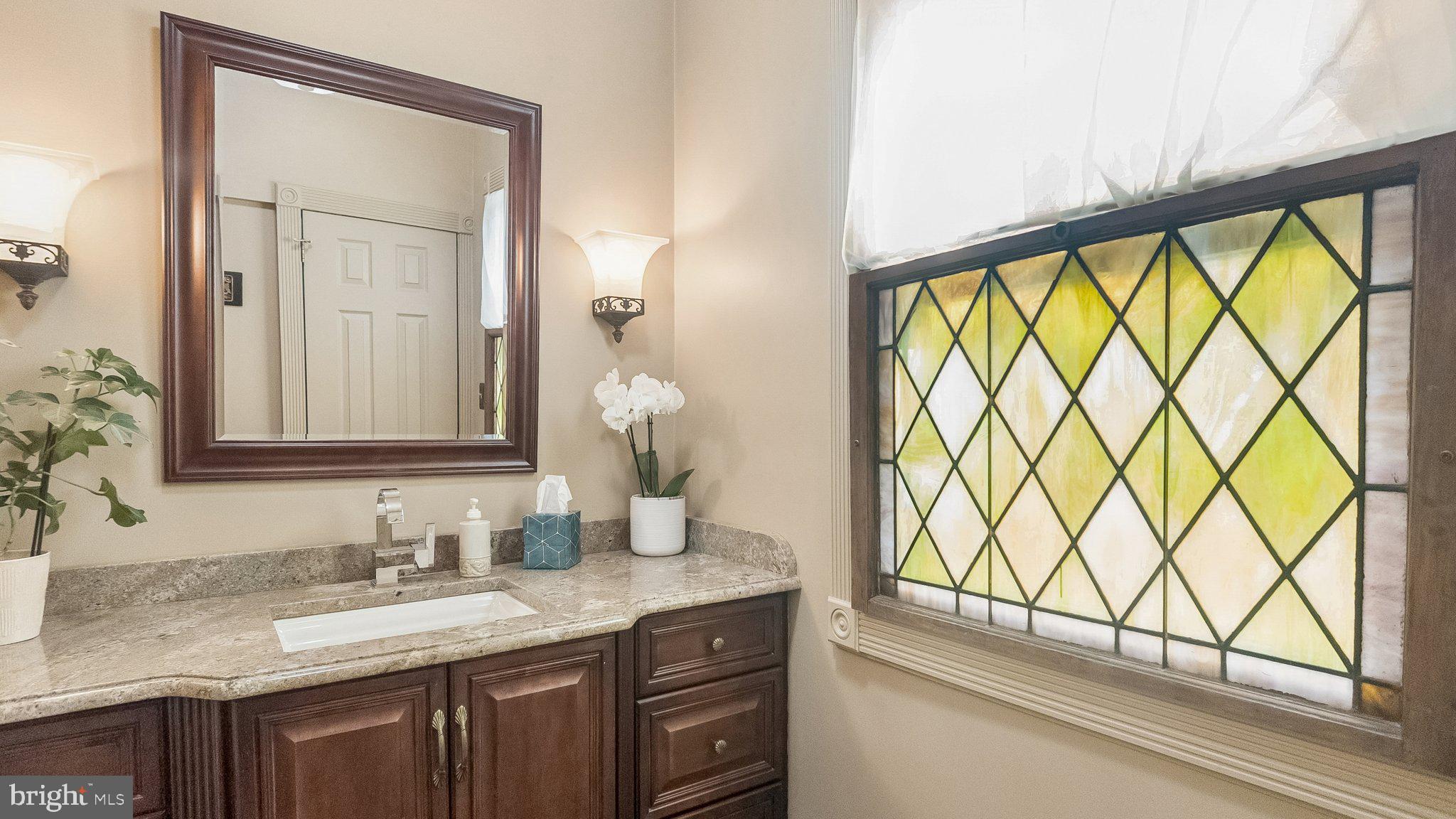 LOGAN SQUARE - Residential