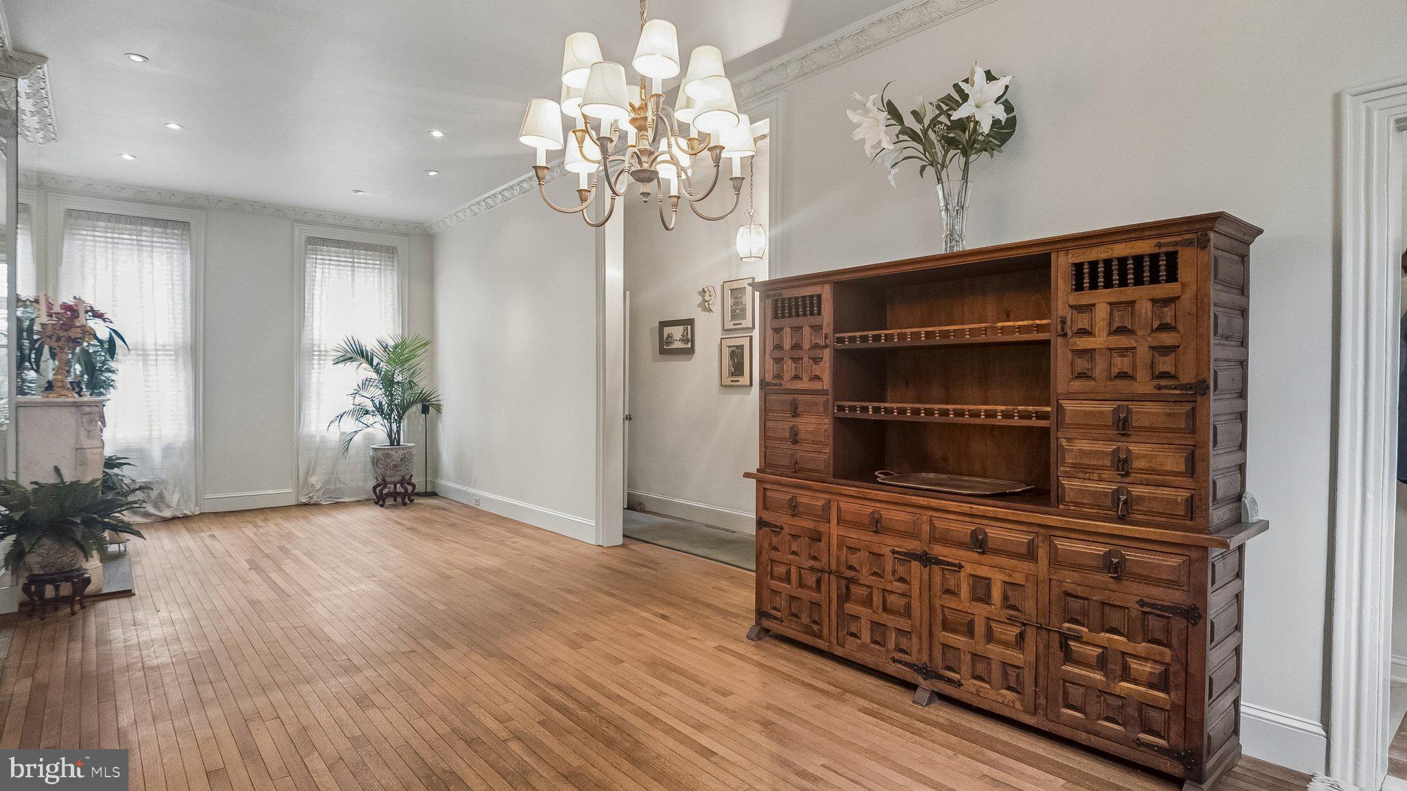 LOGAN SQUARE - Residential