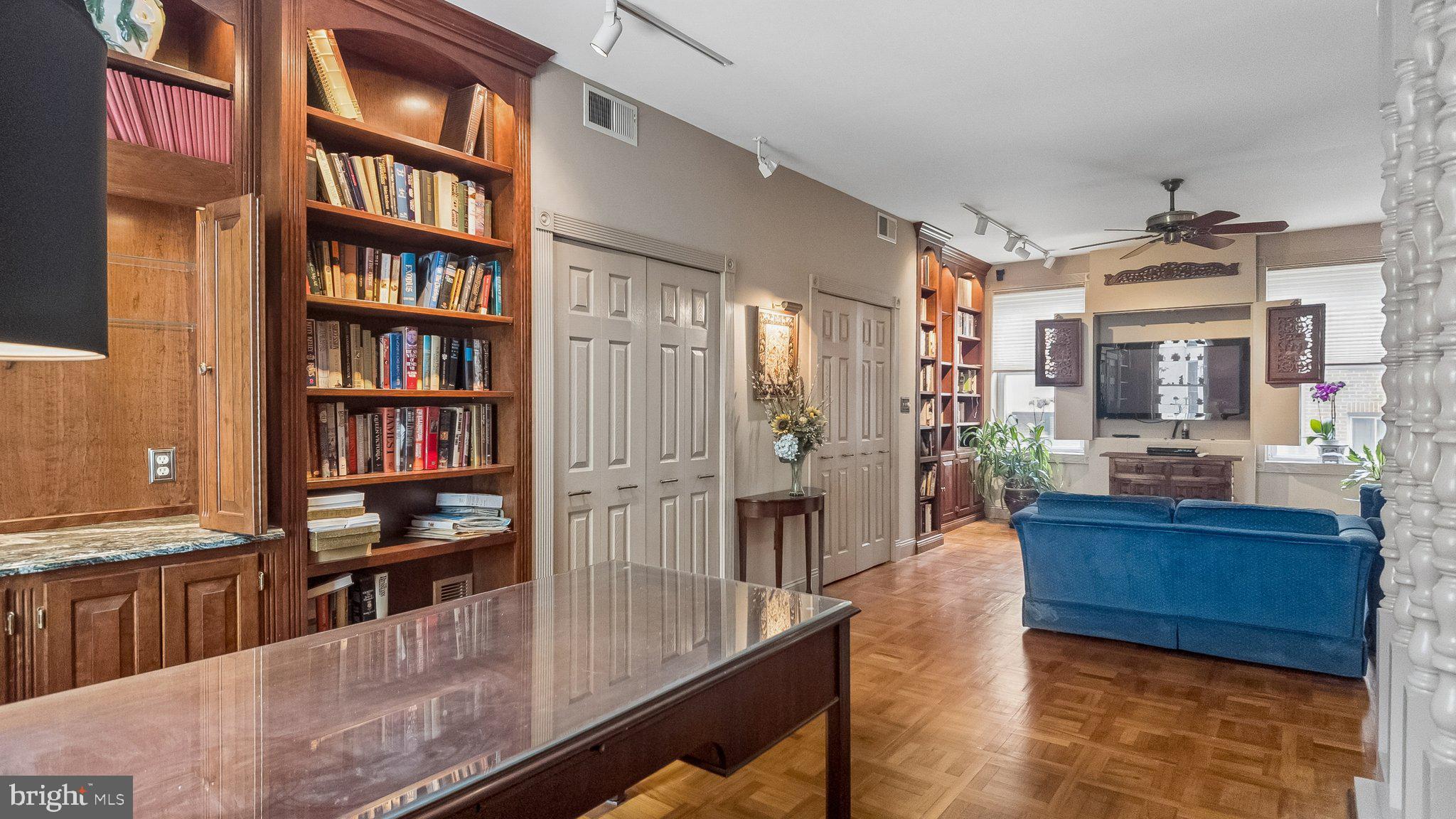 LOGAN SQUARE - Residential