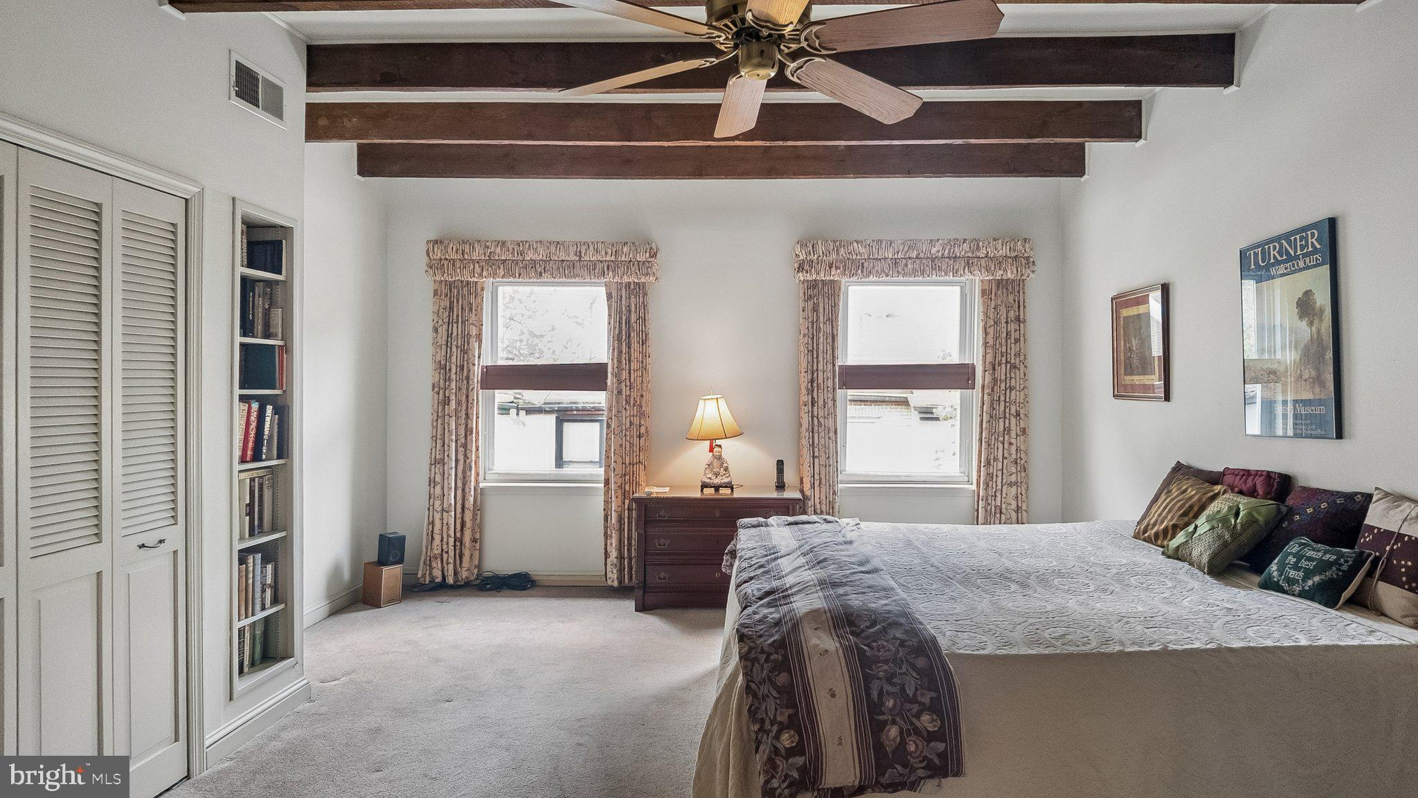 LOGAN SQUARE - Residential