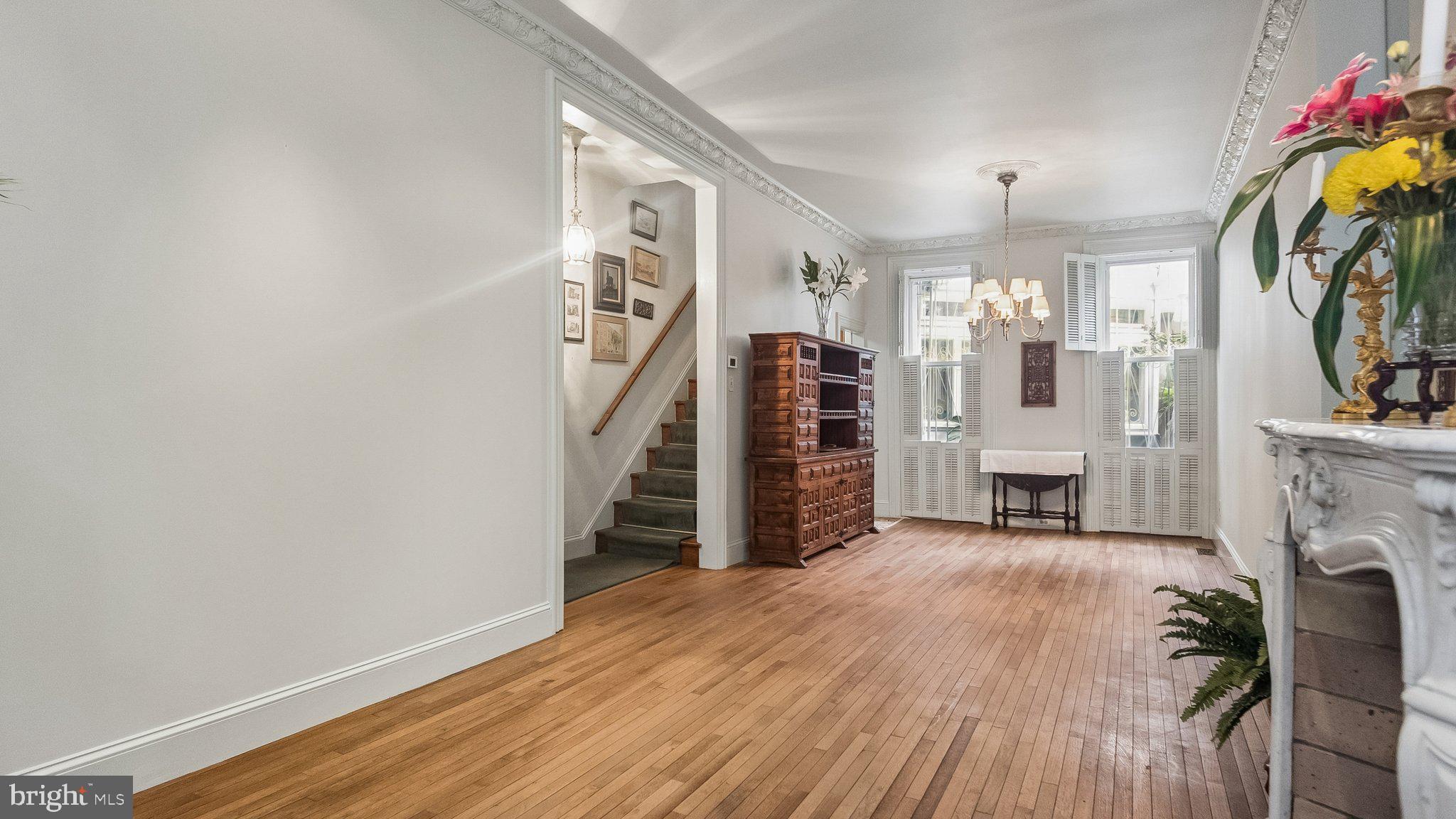 LOGAN SQUARE - Residential