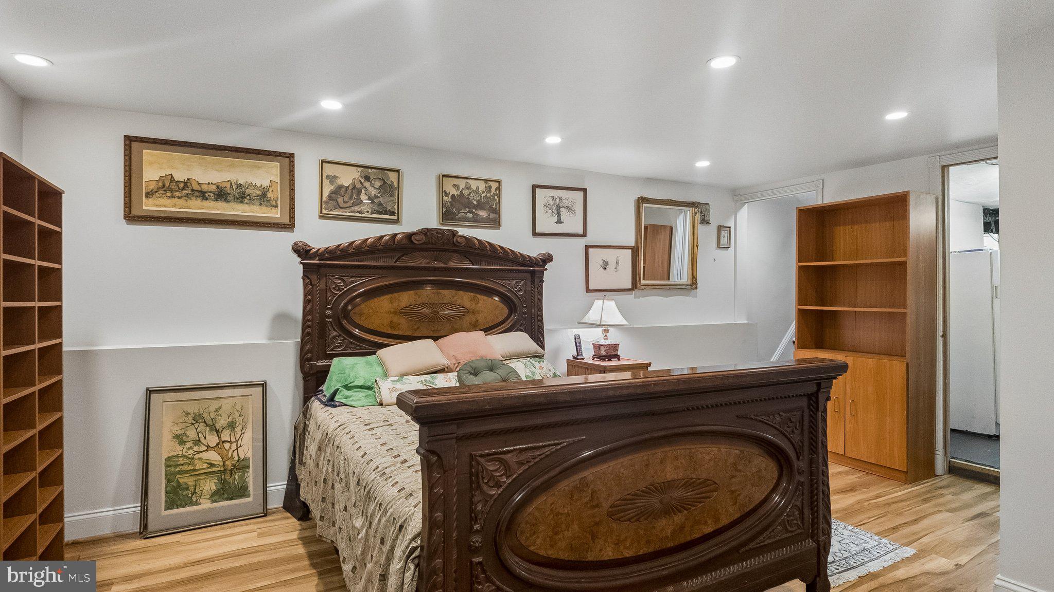LOGAN SQUARE - Residential