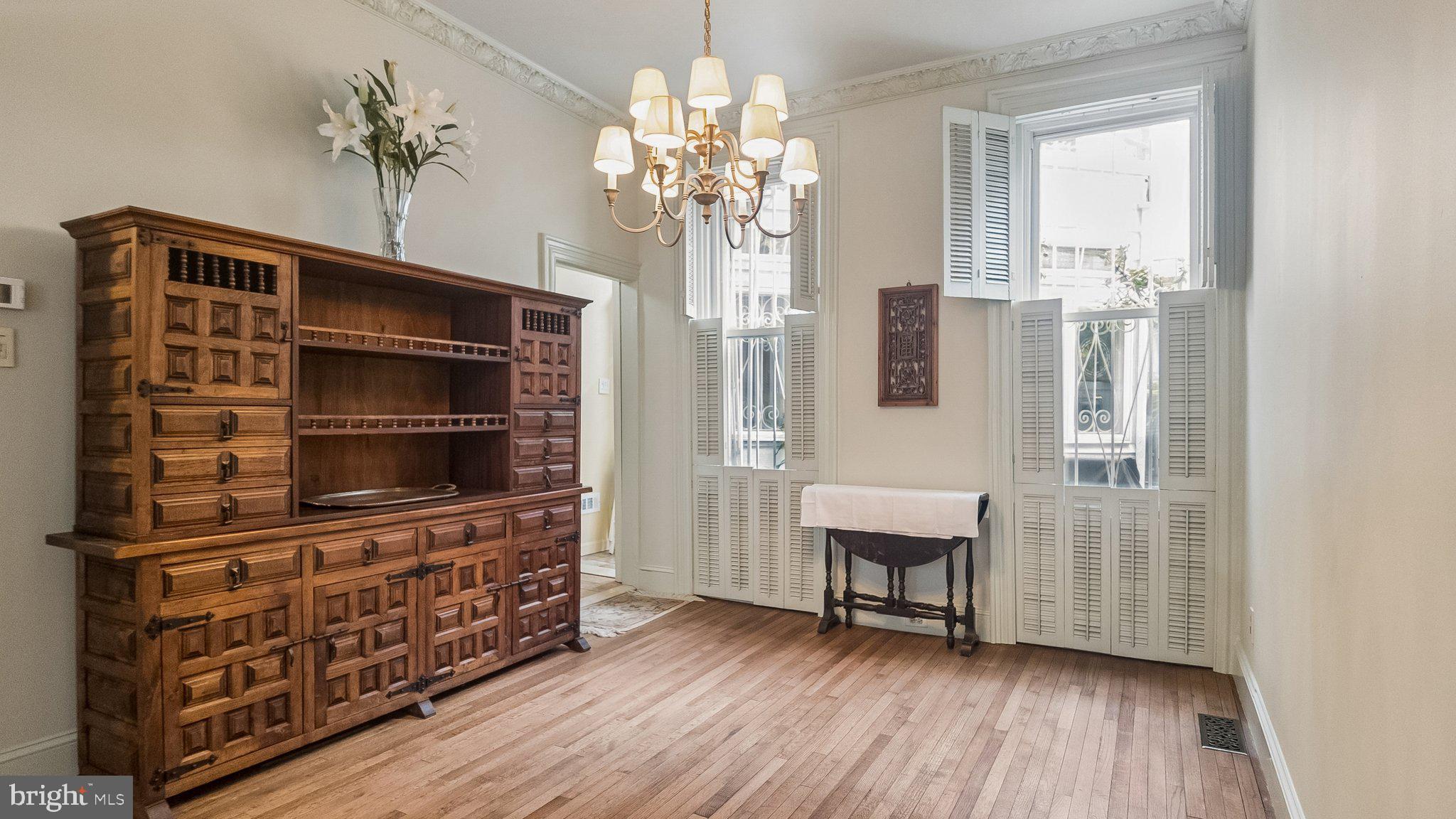 LOGAN SQUARE - Residential