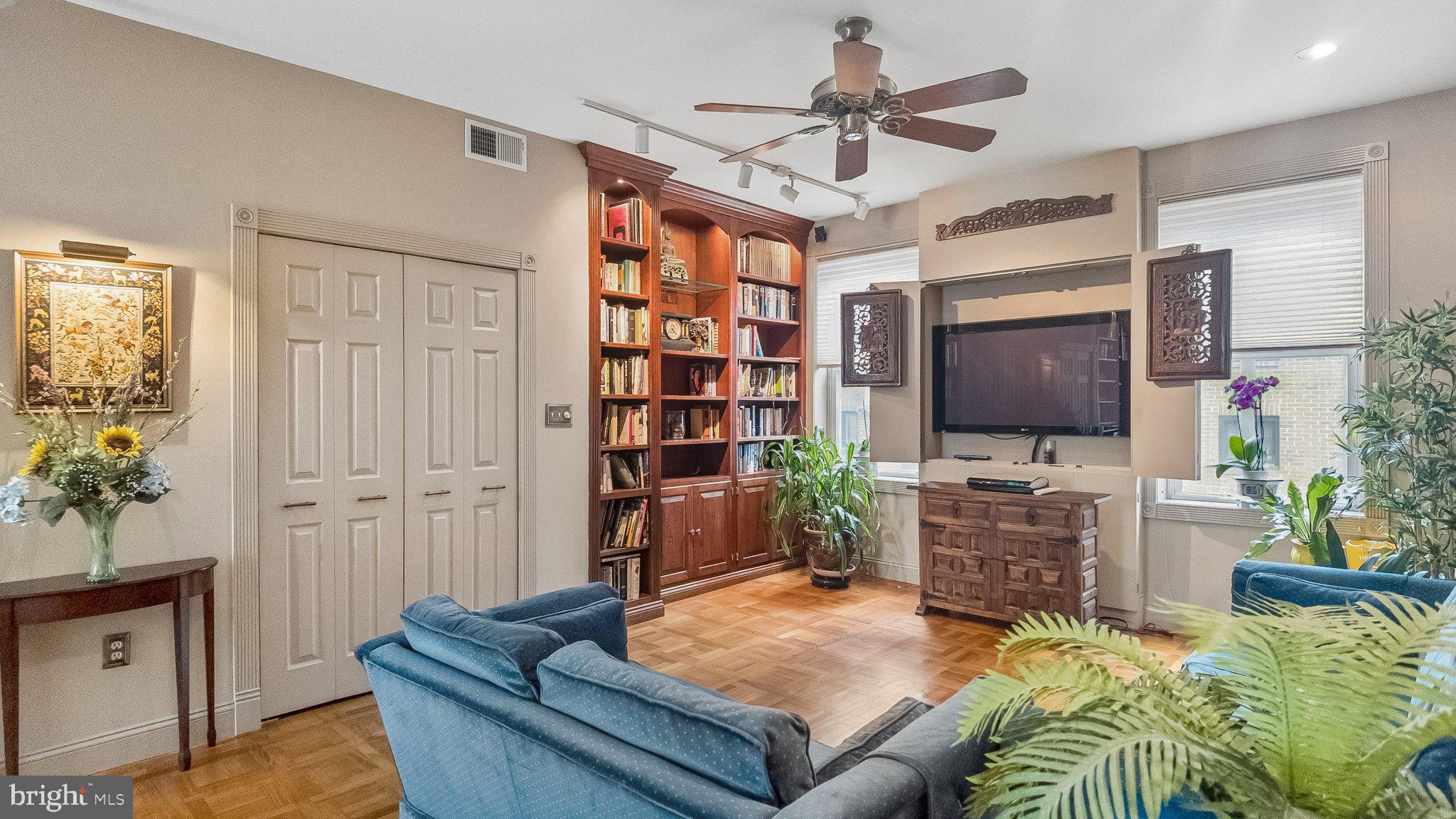 LOGAN SQUARE - Residential