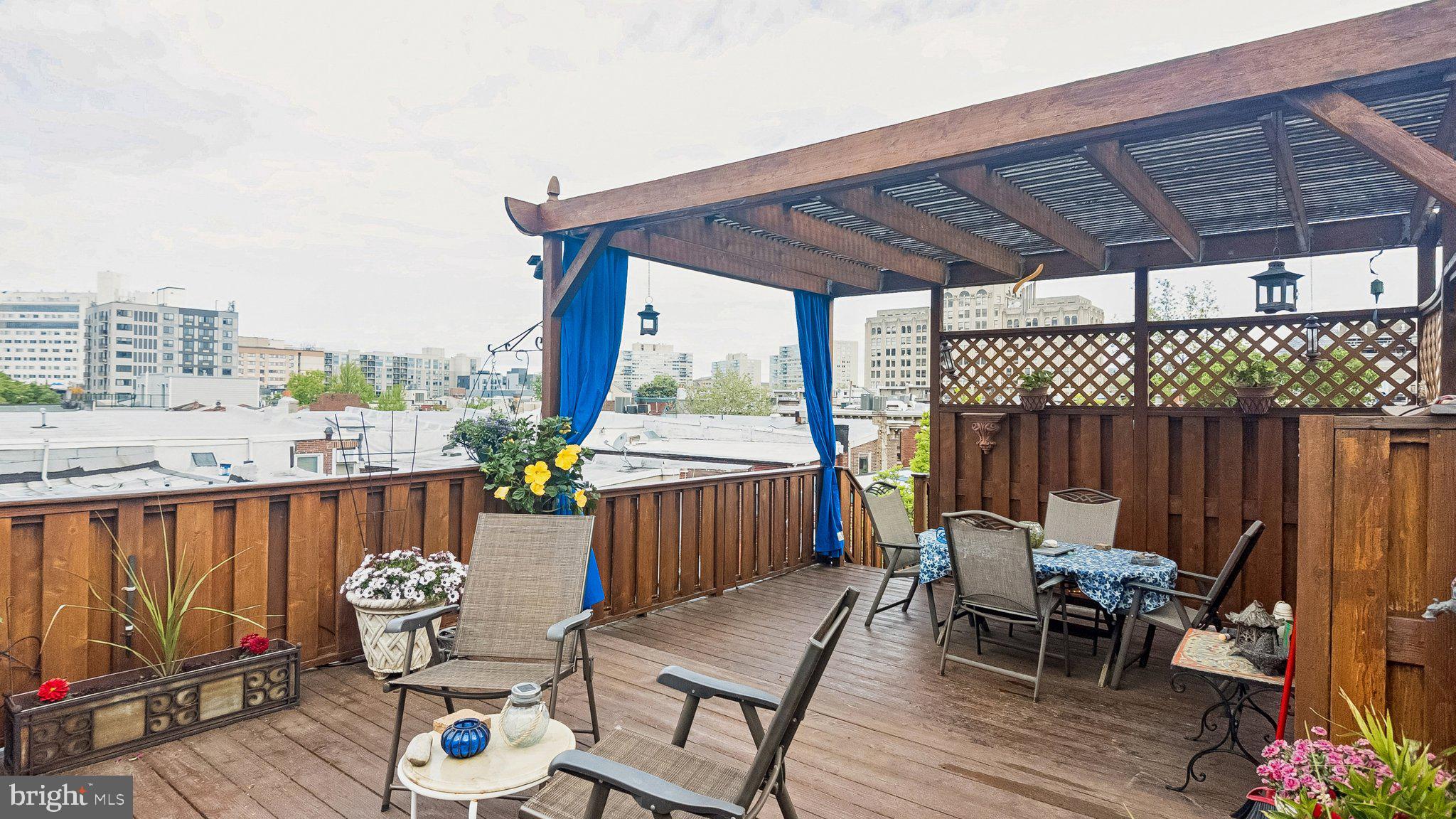 LOGAN SQUARE - Residential