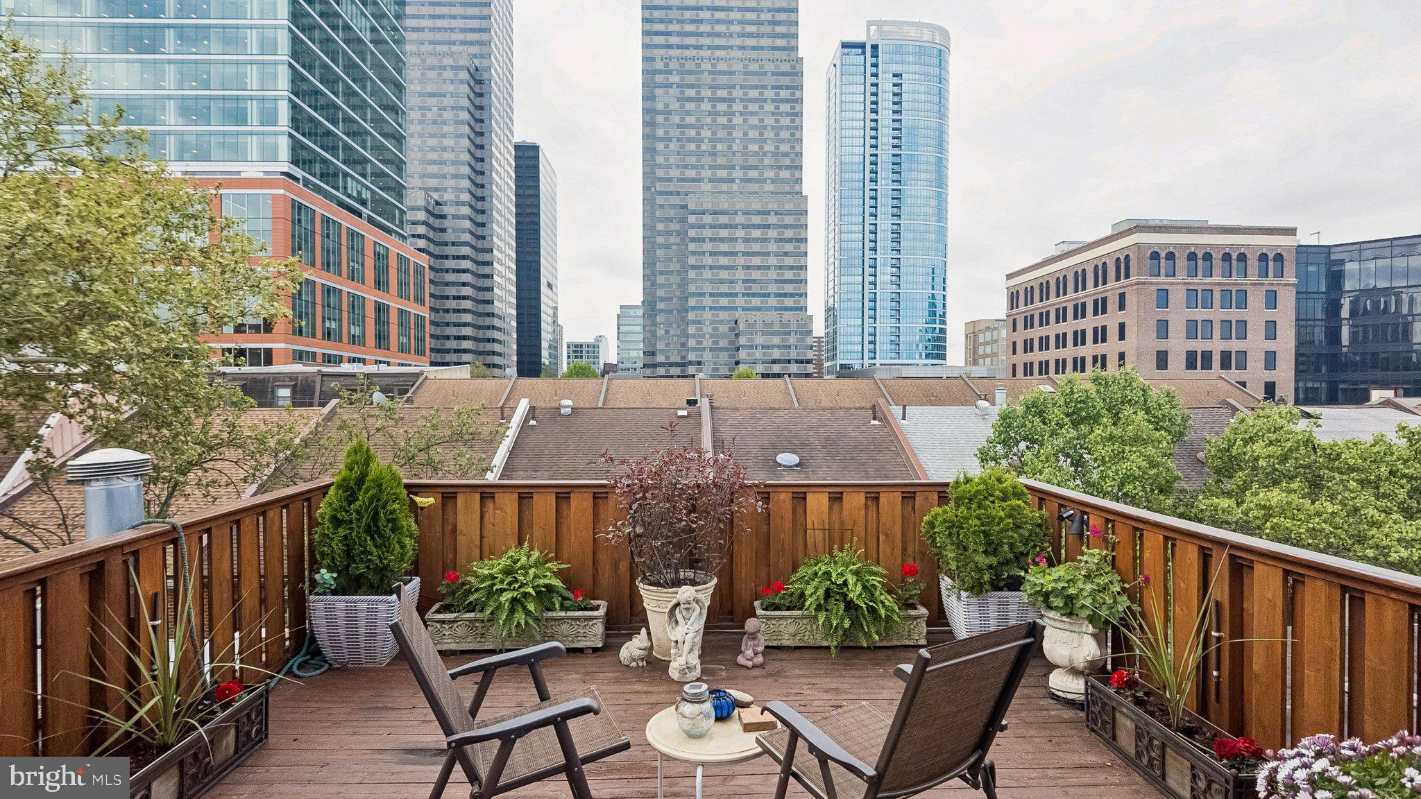 LOGAN SQUARE - Residential