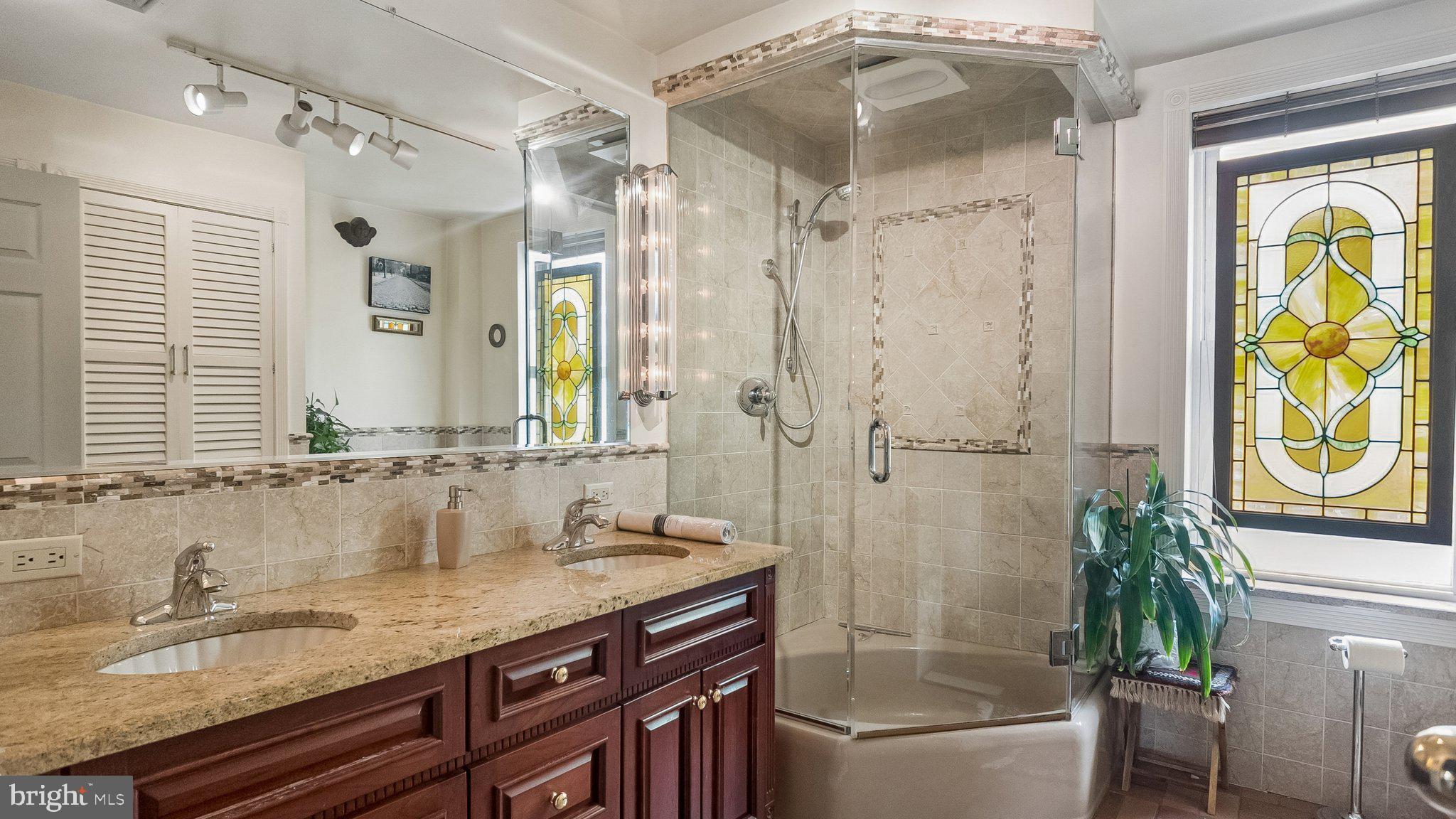 LOGAN SQUARE - Residential