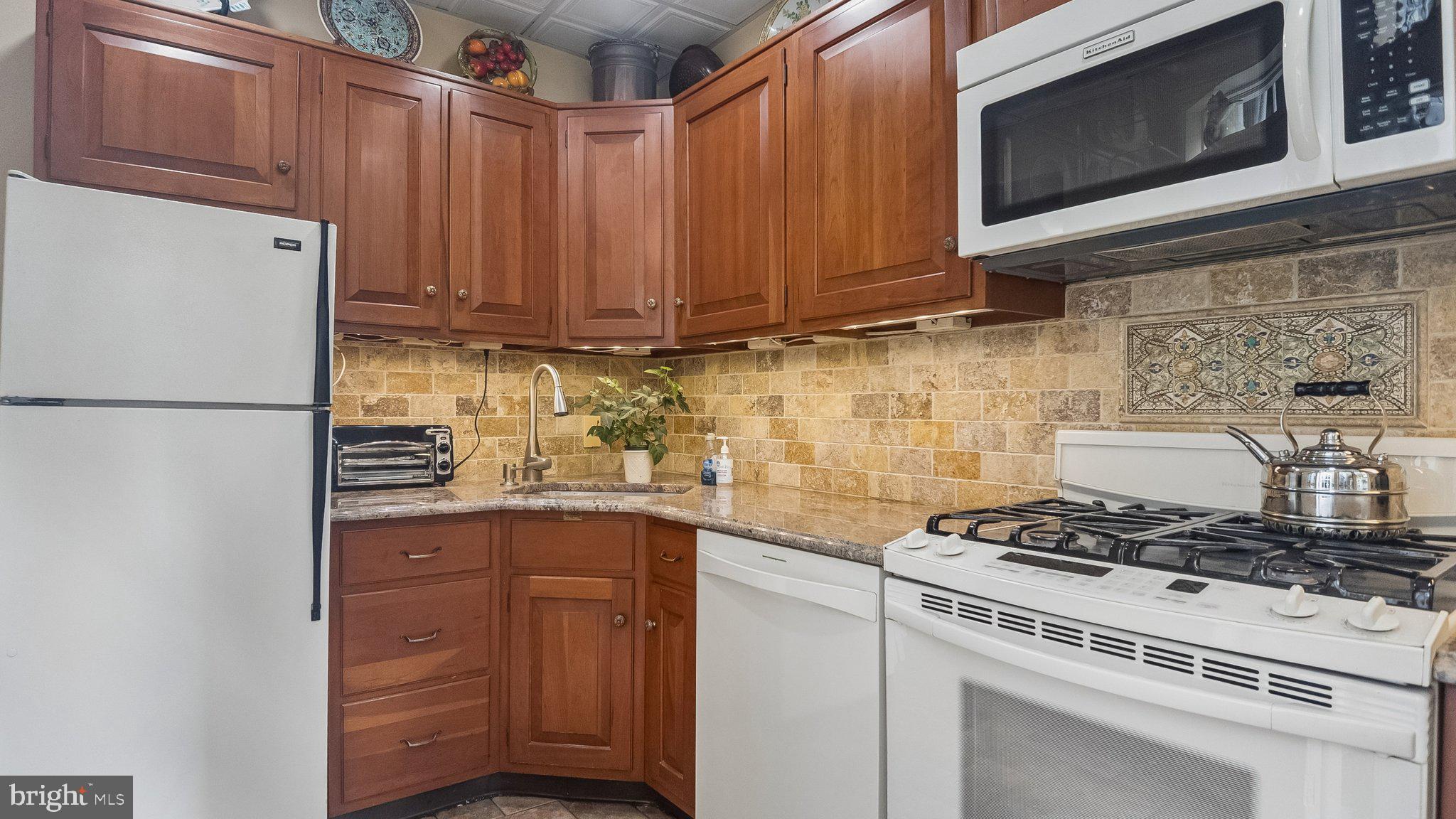 LOGAN SQUARE - Residential