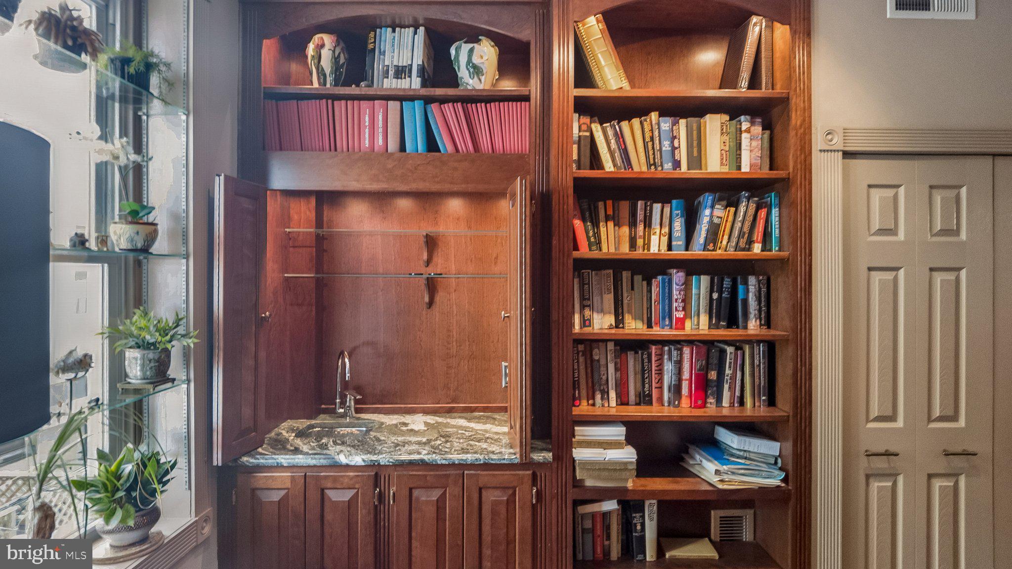 LOGAN SQUARE - Residential