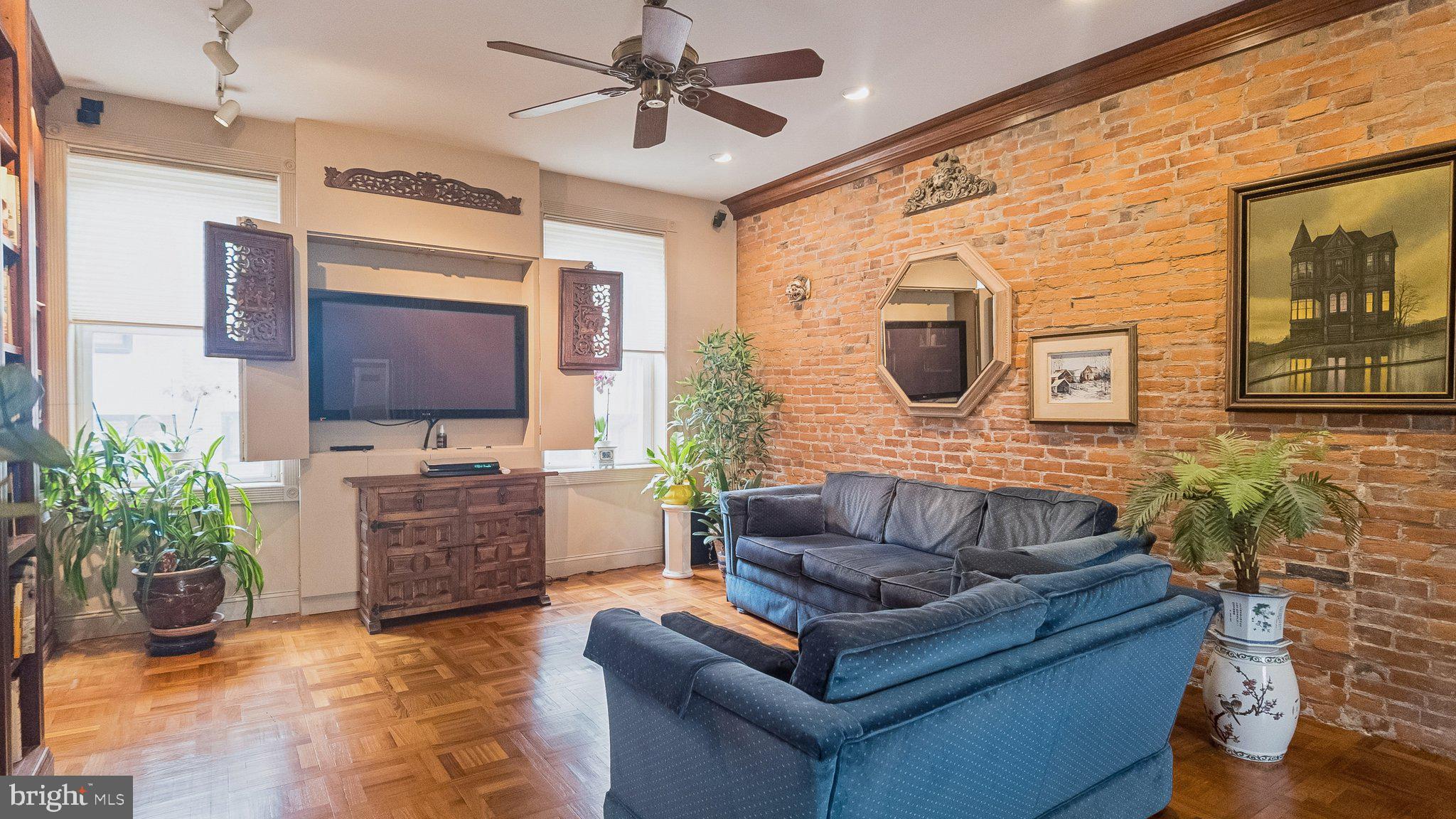 LOGAN SQUARE - Residential