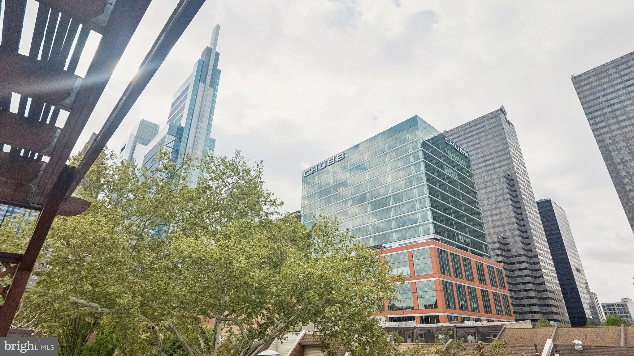 LOGAN SQUARE - Residential