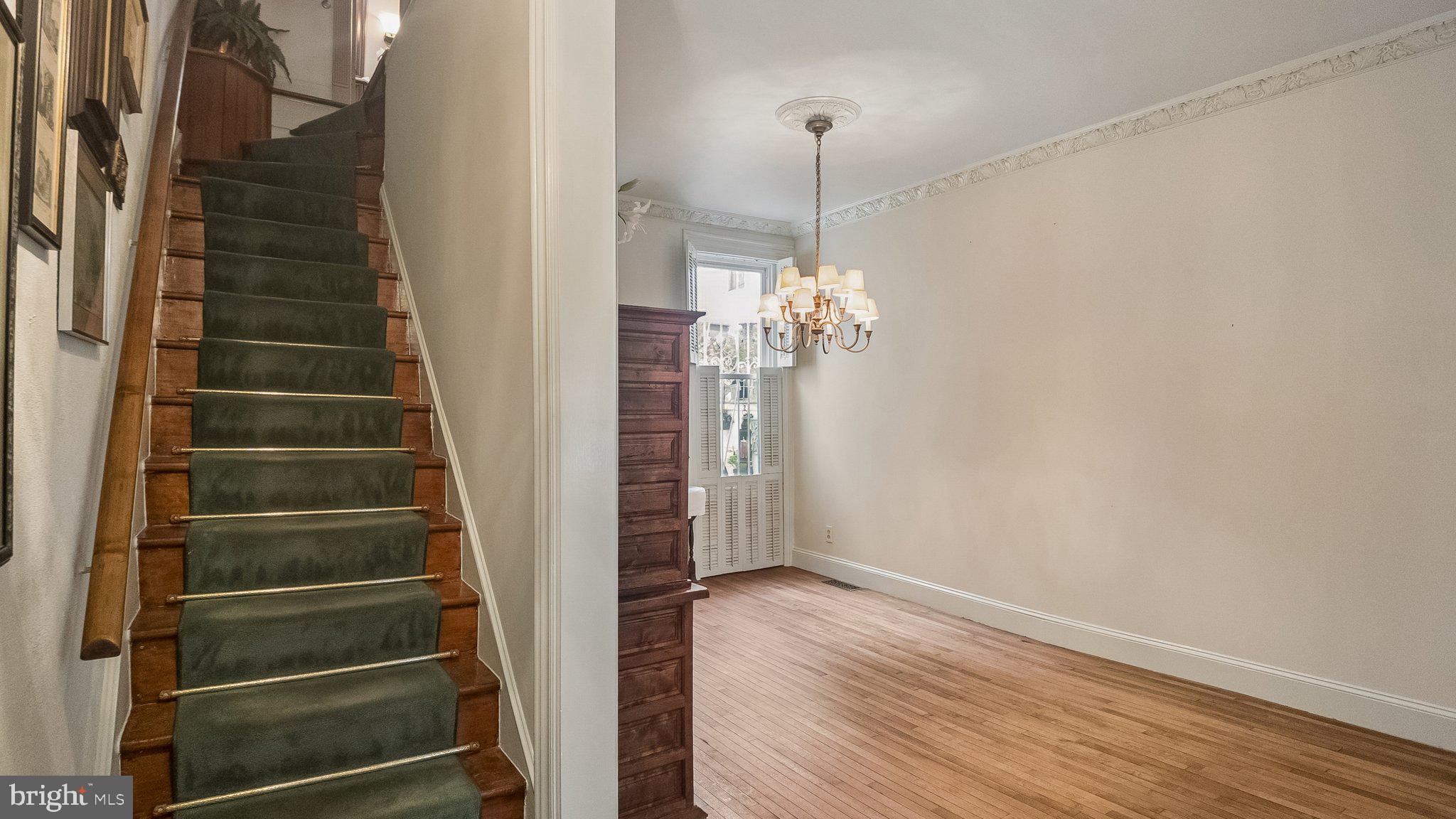 LOGAN SQUARE - Residential