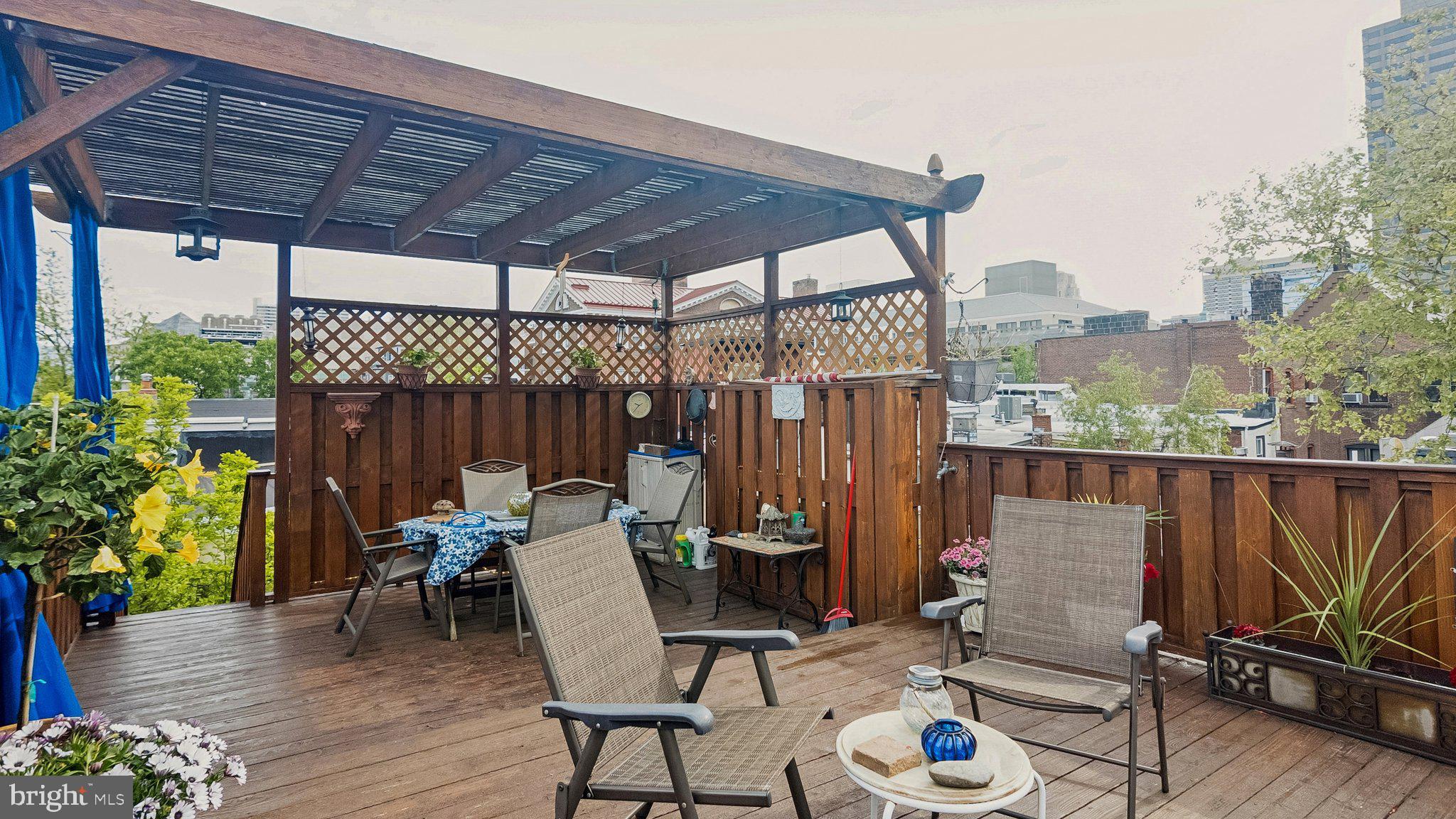 LOGAN SQUARE - Residential