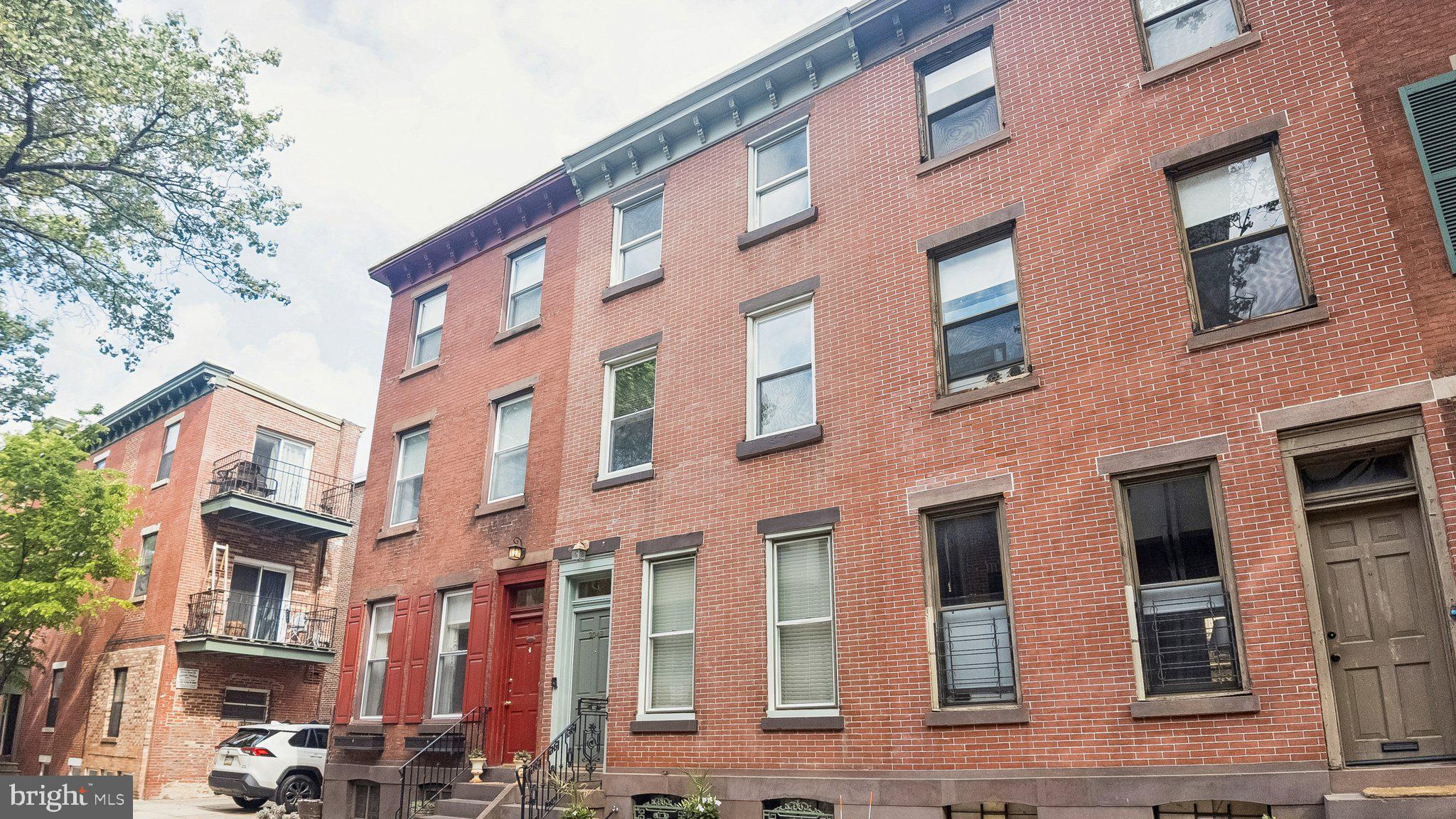 LOGAN SQUARE - Residential