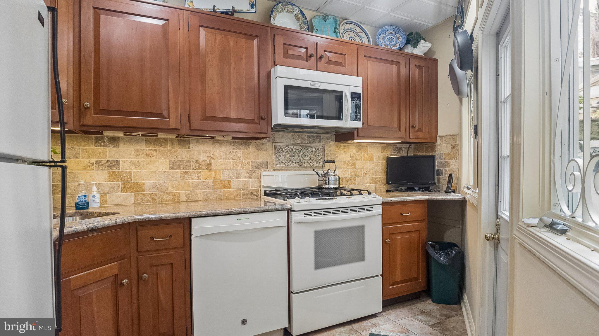LOGAN SQUARE - Residential
