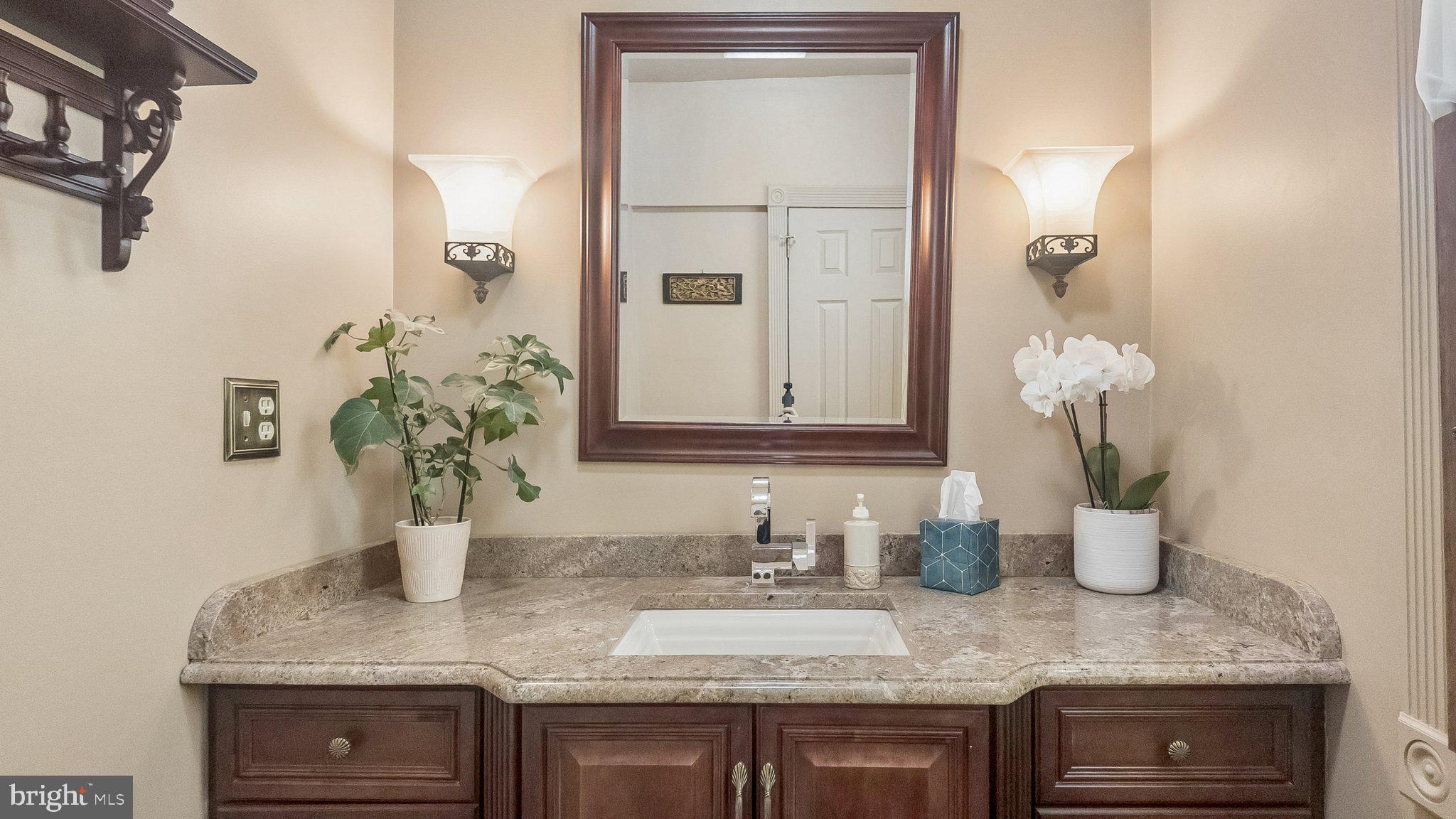 LOGAN SQUARE - Residential